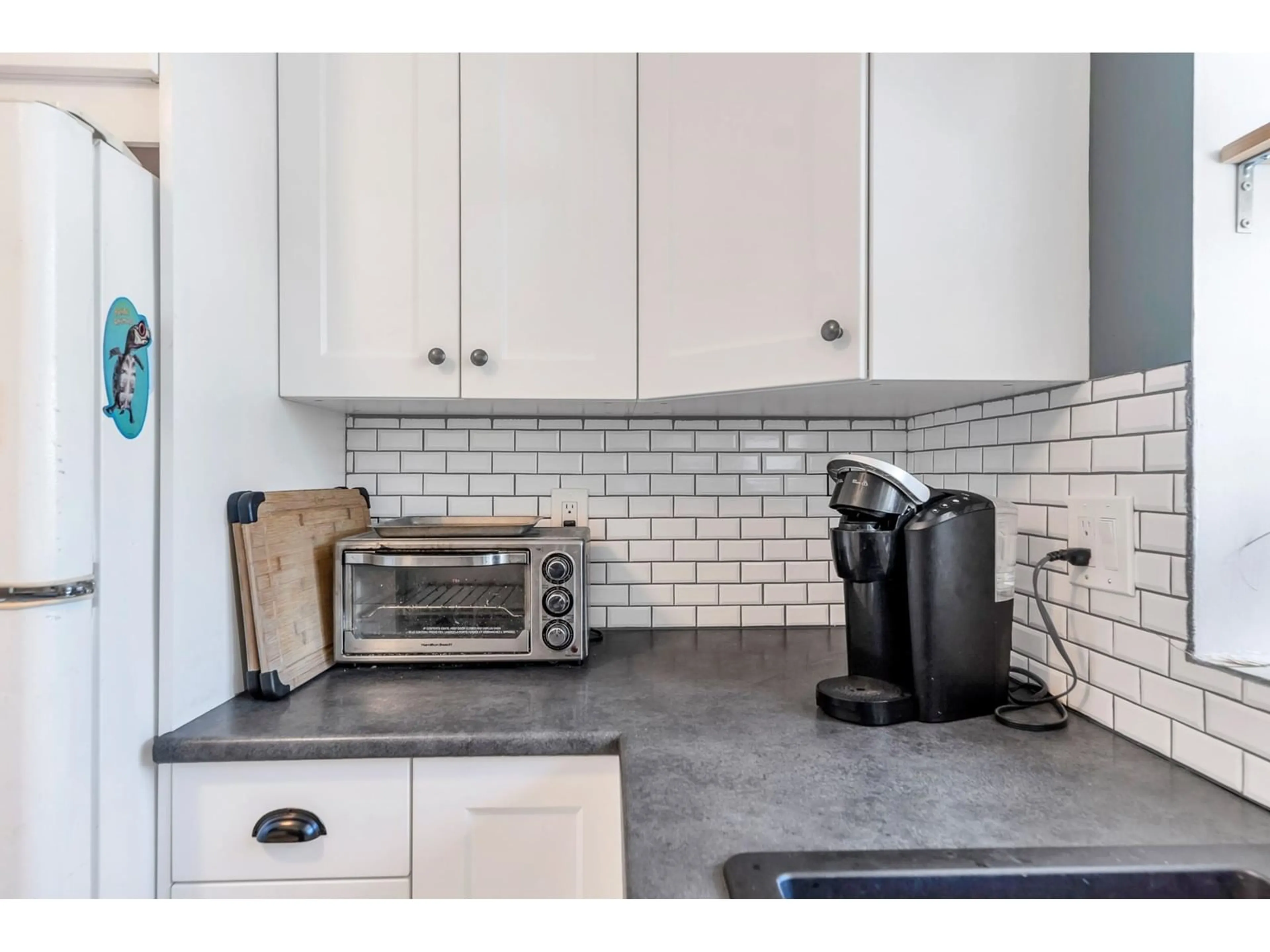 Standard kitchen, ceramic/tile floor for 38 - 45640 STOREY AVENUE, Chilliwack British Columbia V2R3C5