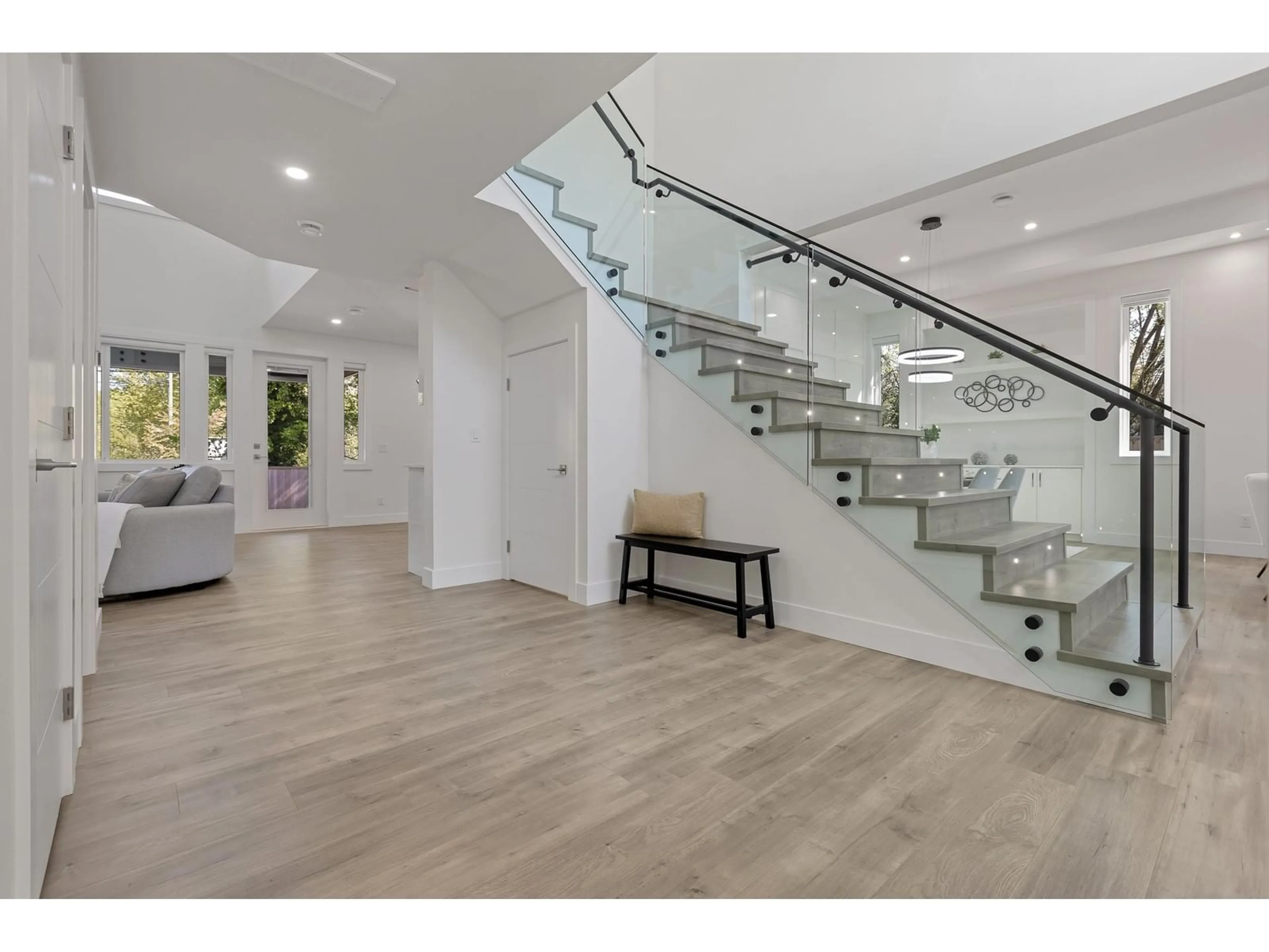 Indoor foyer for 2 - 23809 OLD YALE, Langley British Columbia V2Z2K4