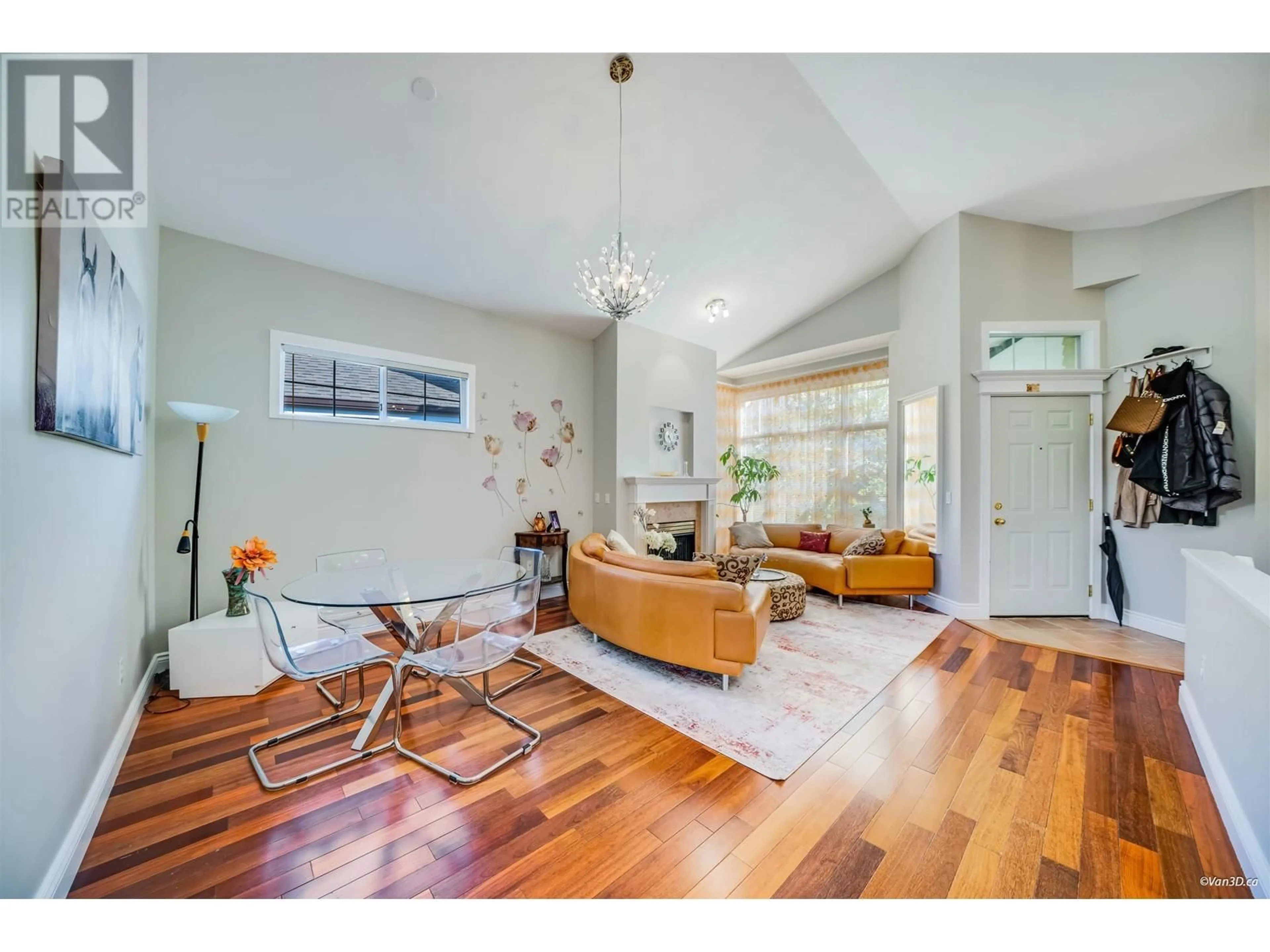 Living room with furniture, wood/laminate floor for 68 - 5200 OAKMOUNT CRESCENT, Burnaby British Columbia V5H4S1