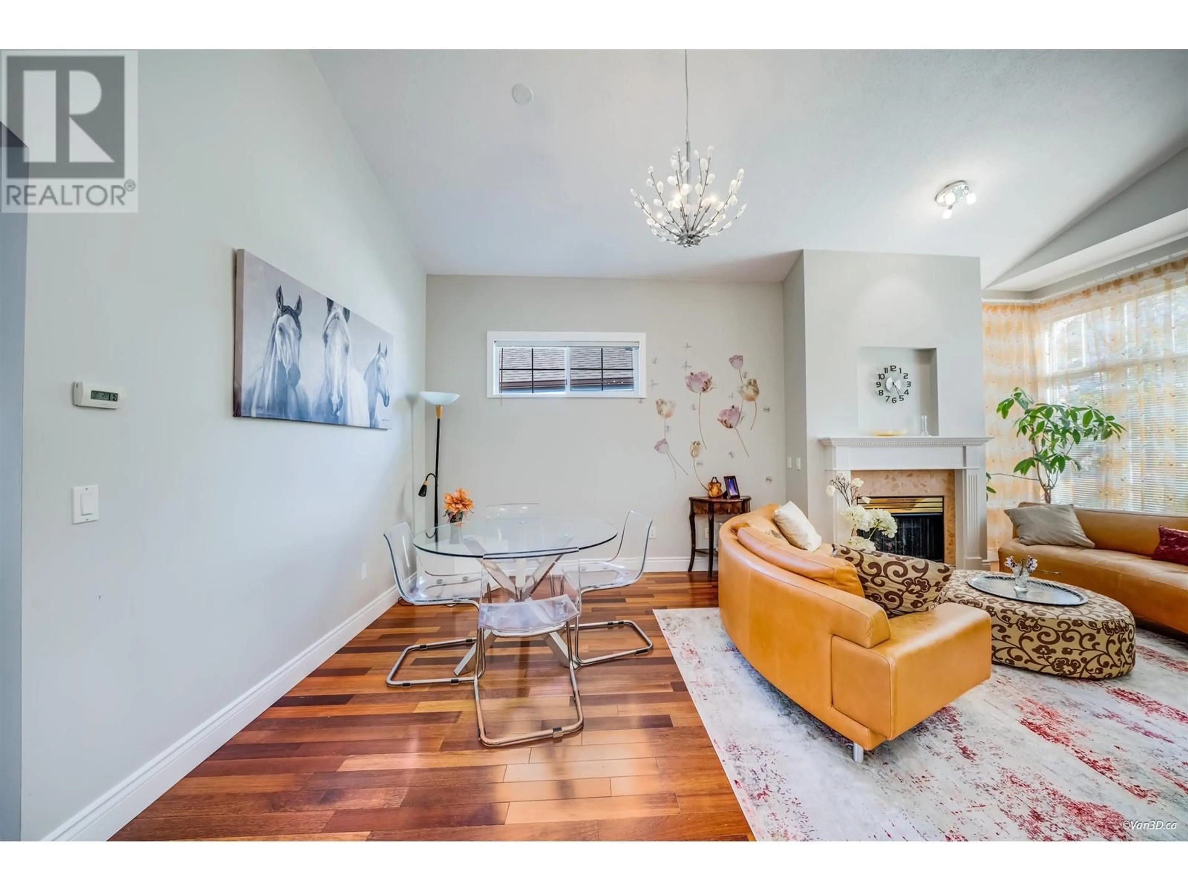 Living room with furniture, wood/laminate floor for 68 - 5200 OAKMOUNT CRESCENT, Burnaby British Columbia V5H4S1