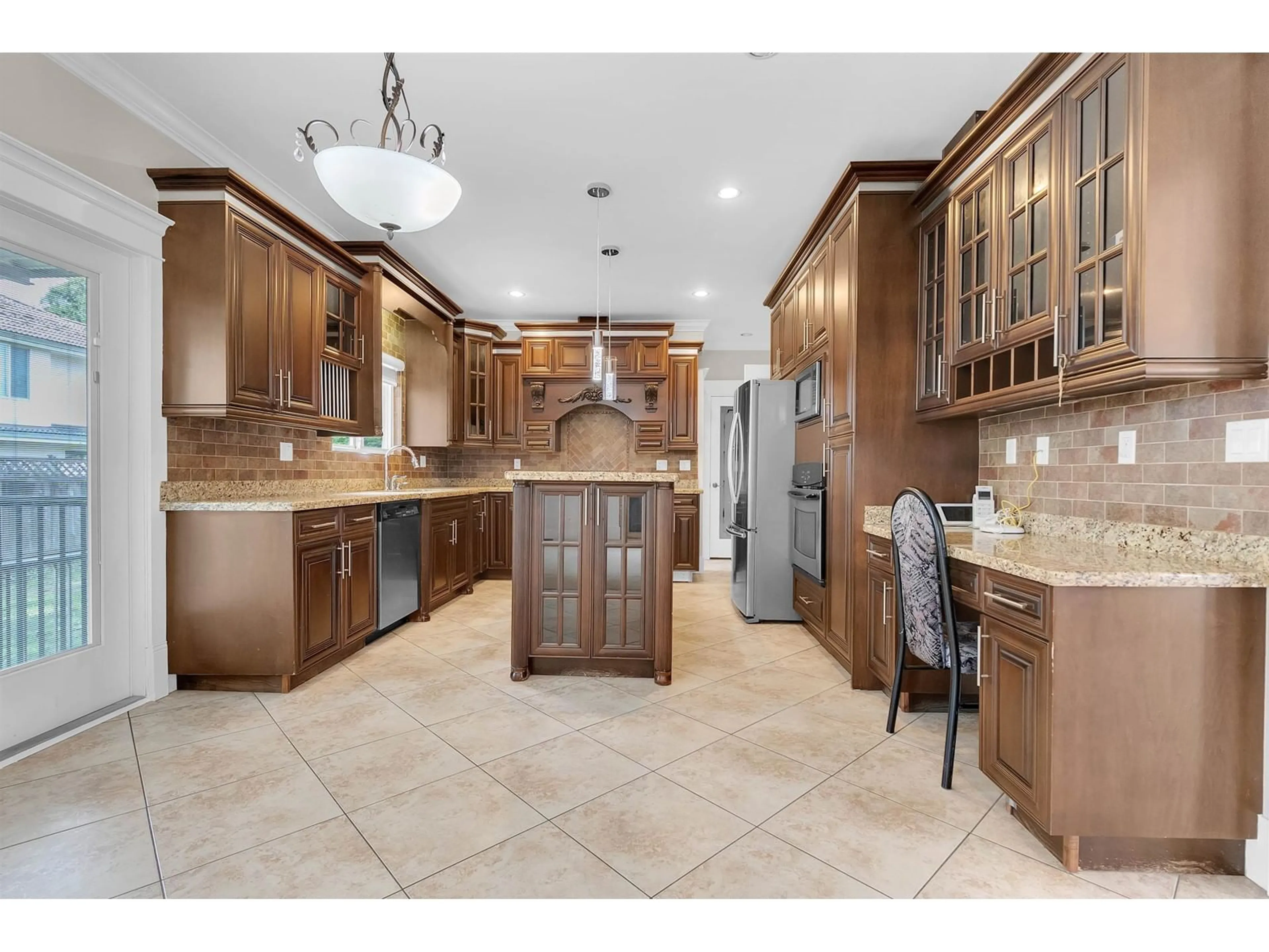 Open concept kitchen, ceramic/tile floor for 16202 96A, Surrey British Columbia V4N5X1