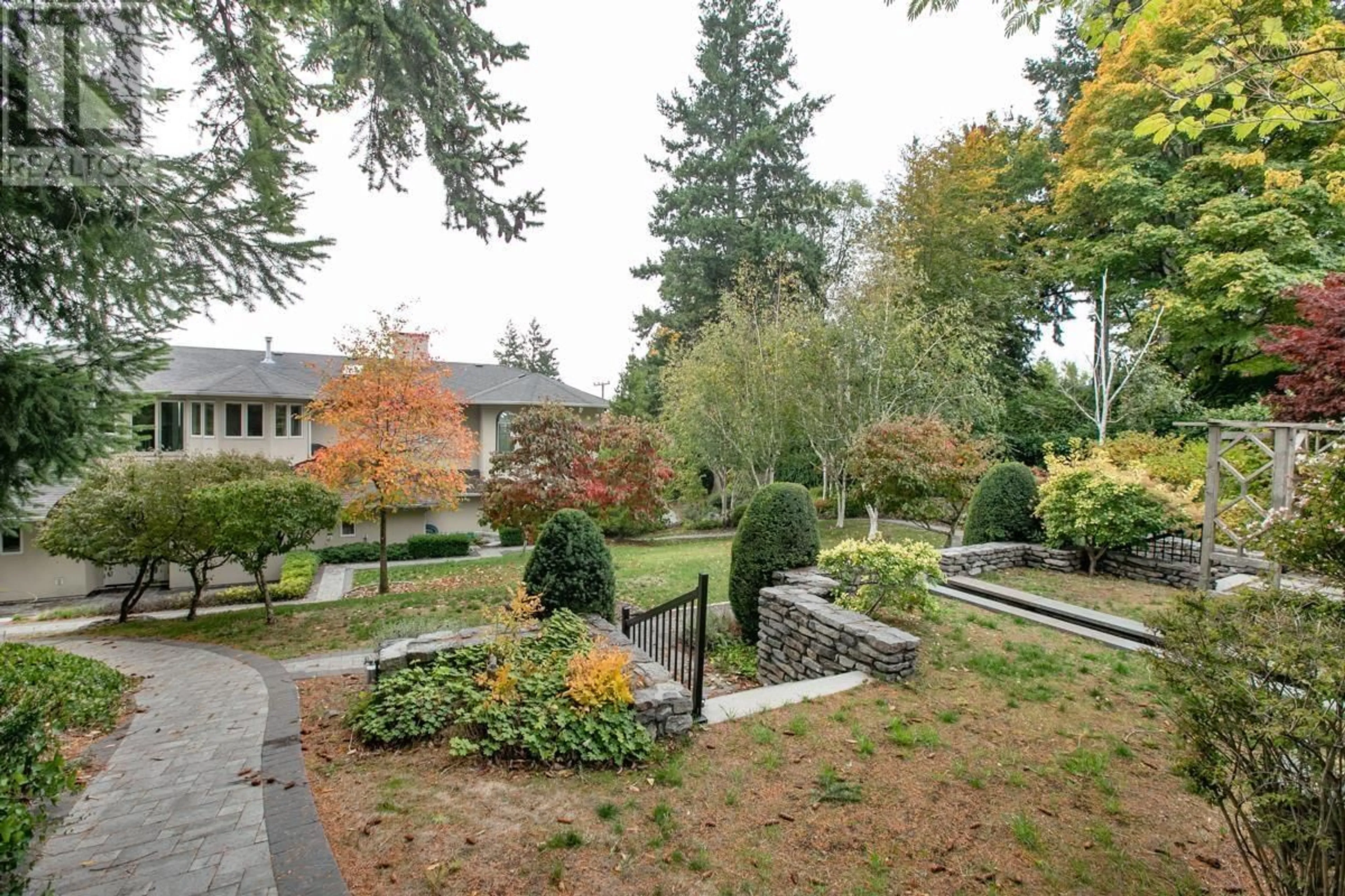Patio, unknown for 6220 SUMMIT AVENUE, West Vancouver British Columbia V7W1Y2