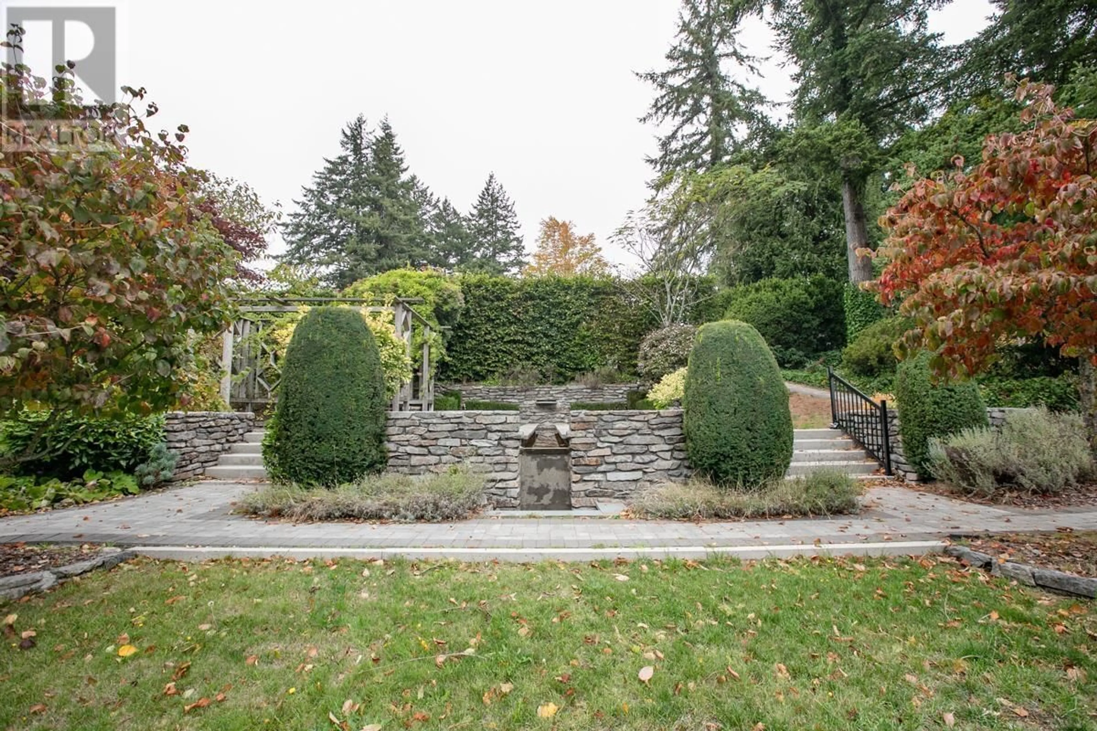 Patio, unknown for 6220 SUMMIT AVENUE, West Vancouver British Columbia V7W1Y2