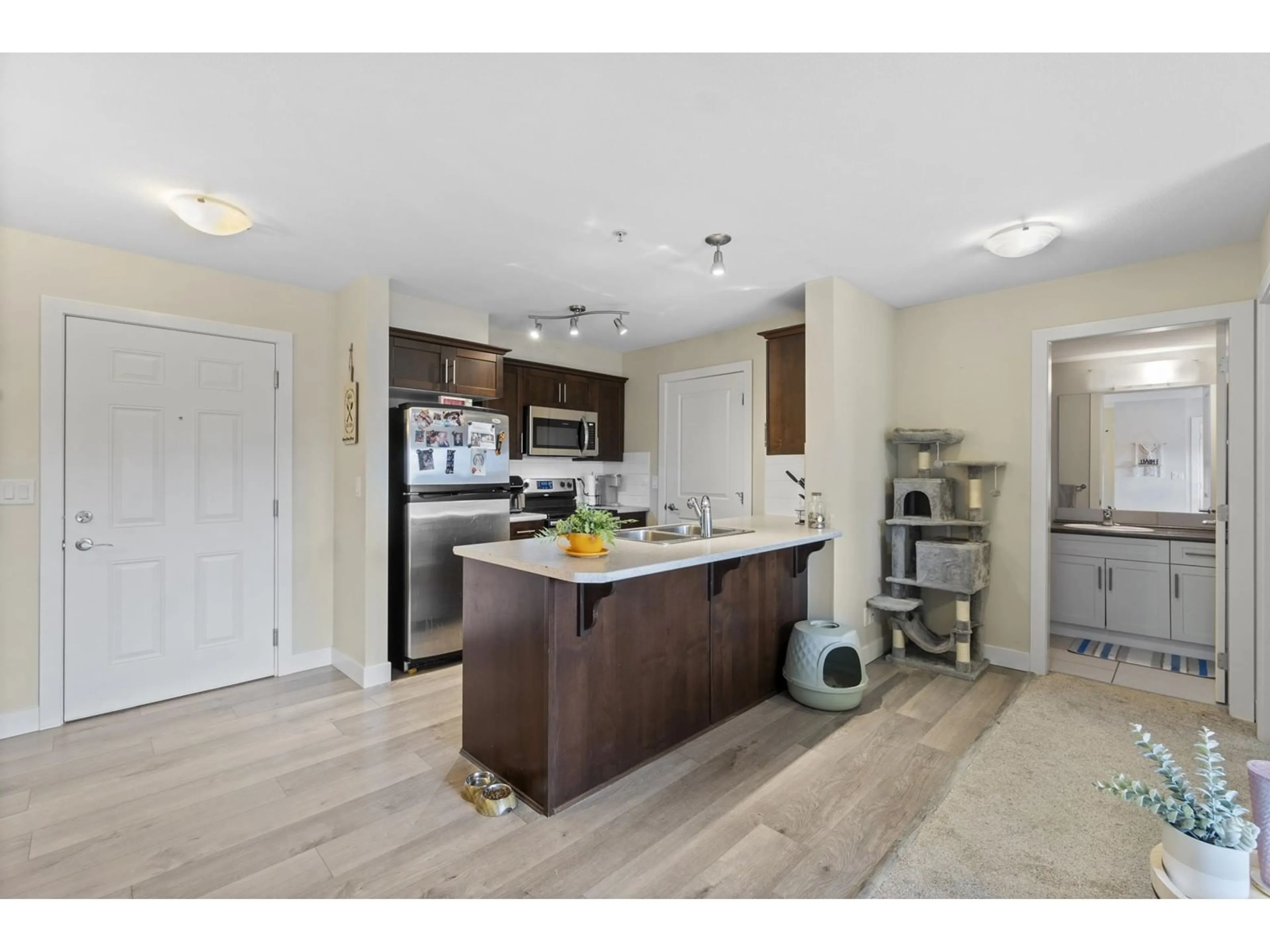 Open concept kitchen, unknown for 108 - 9422 VICTOR STREET, Chilliwack British Columbia V2P0B8