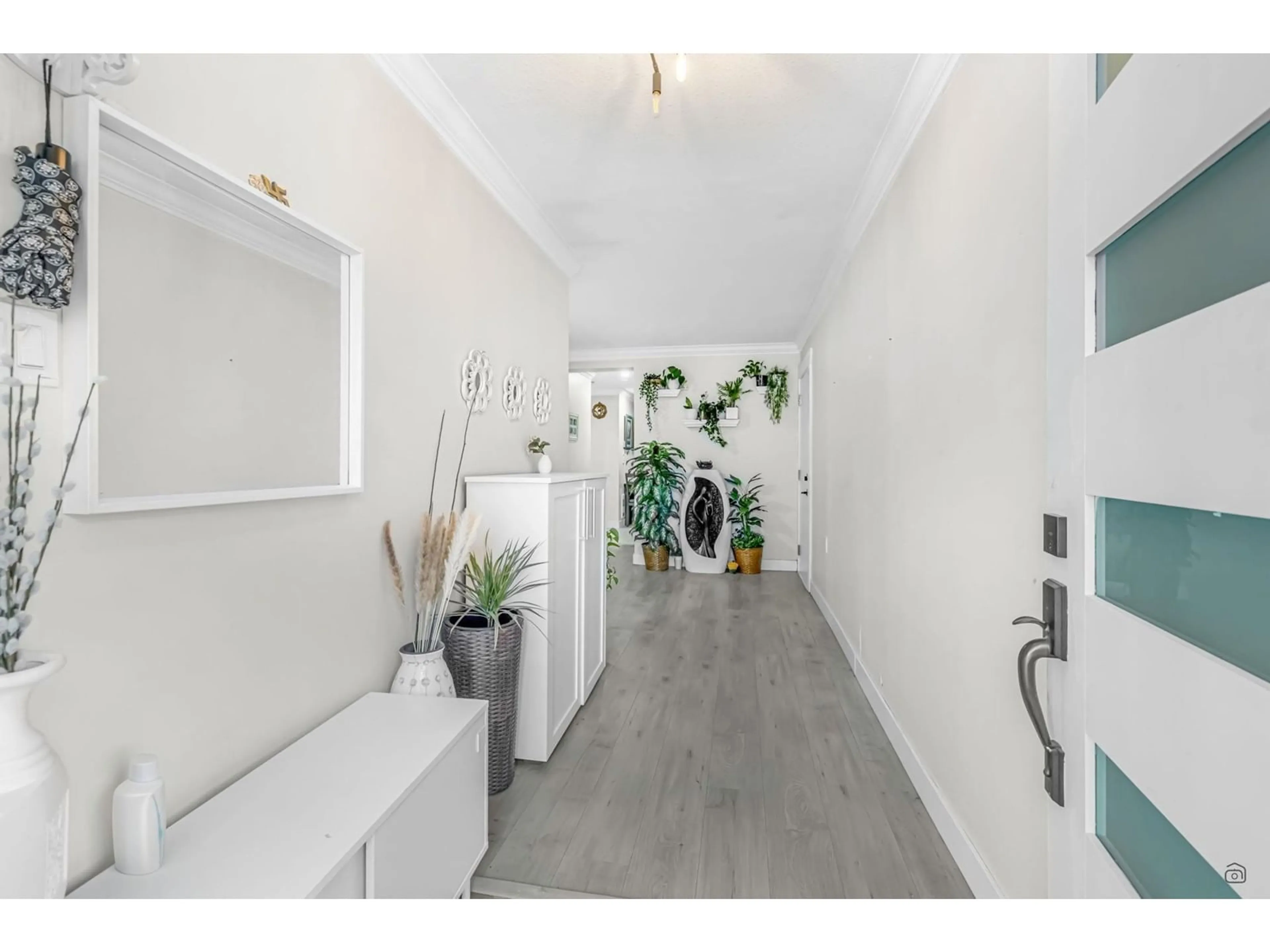 Indoor entryway for 2744 SANDON, Abbotsford British Columbia V2S7J3