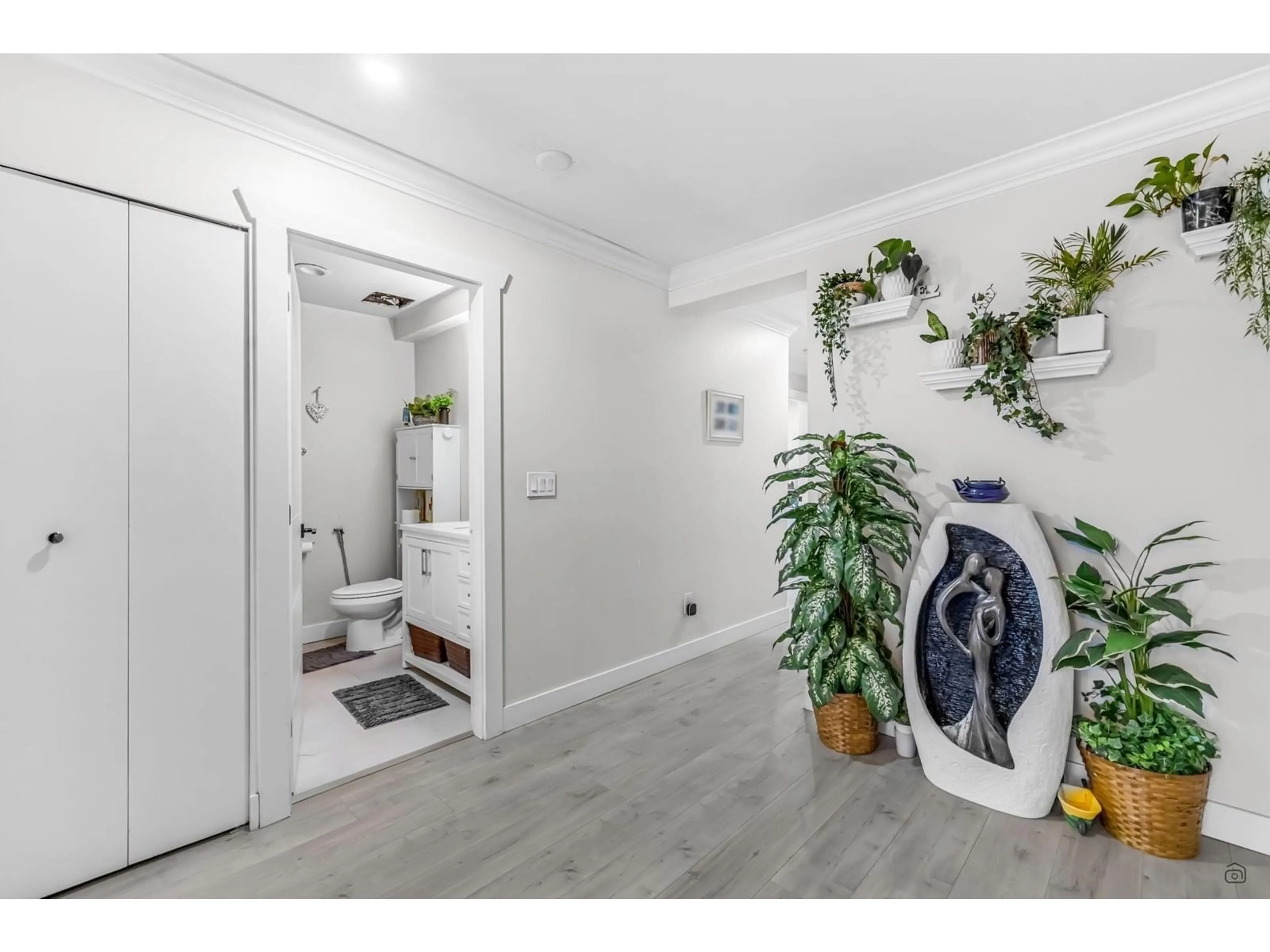 Indoor entryway for 2744 SANDON, Abbotsford British Columbia V2S7J3
