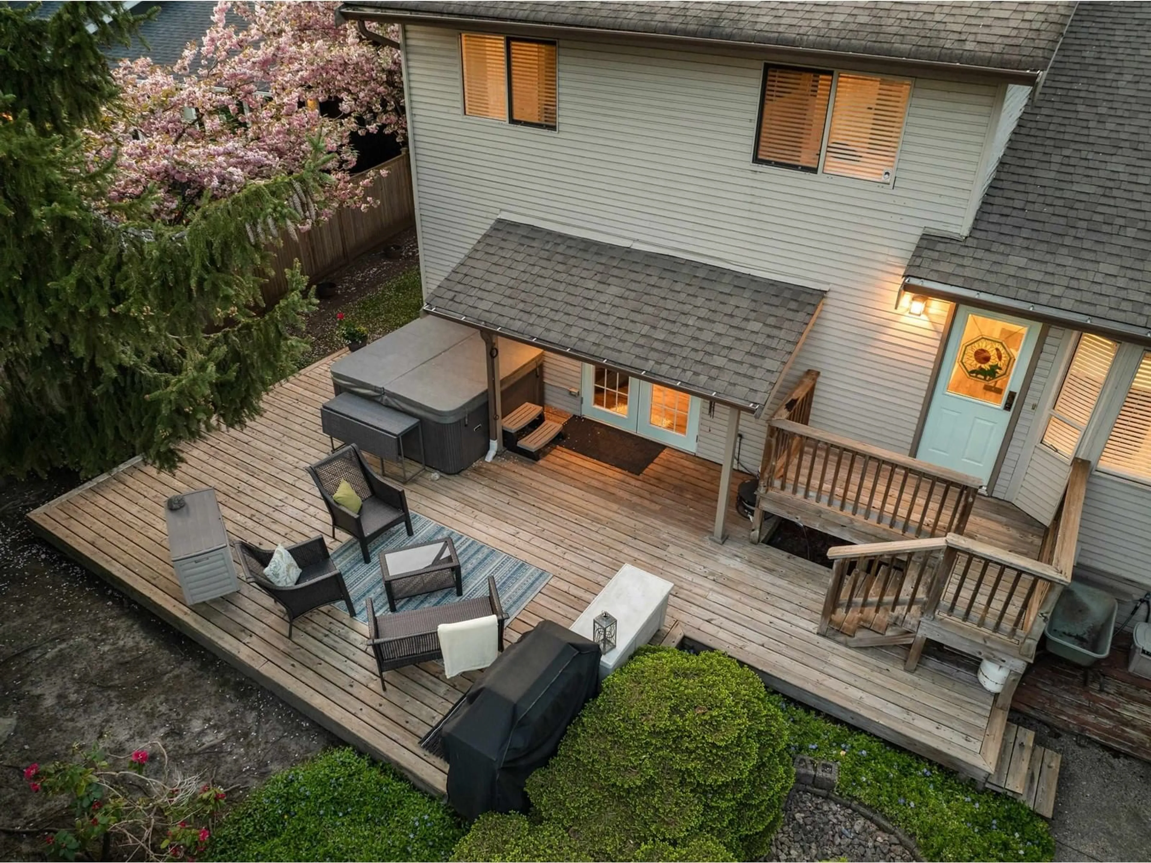 A pic from outside/outdoor area/front of a property/back of a property/a pic from drone, street for 19908 51, Langley British Columbia V3A7P2