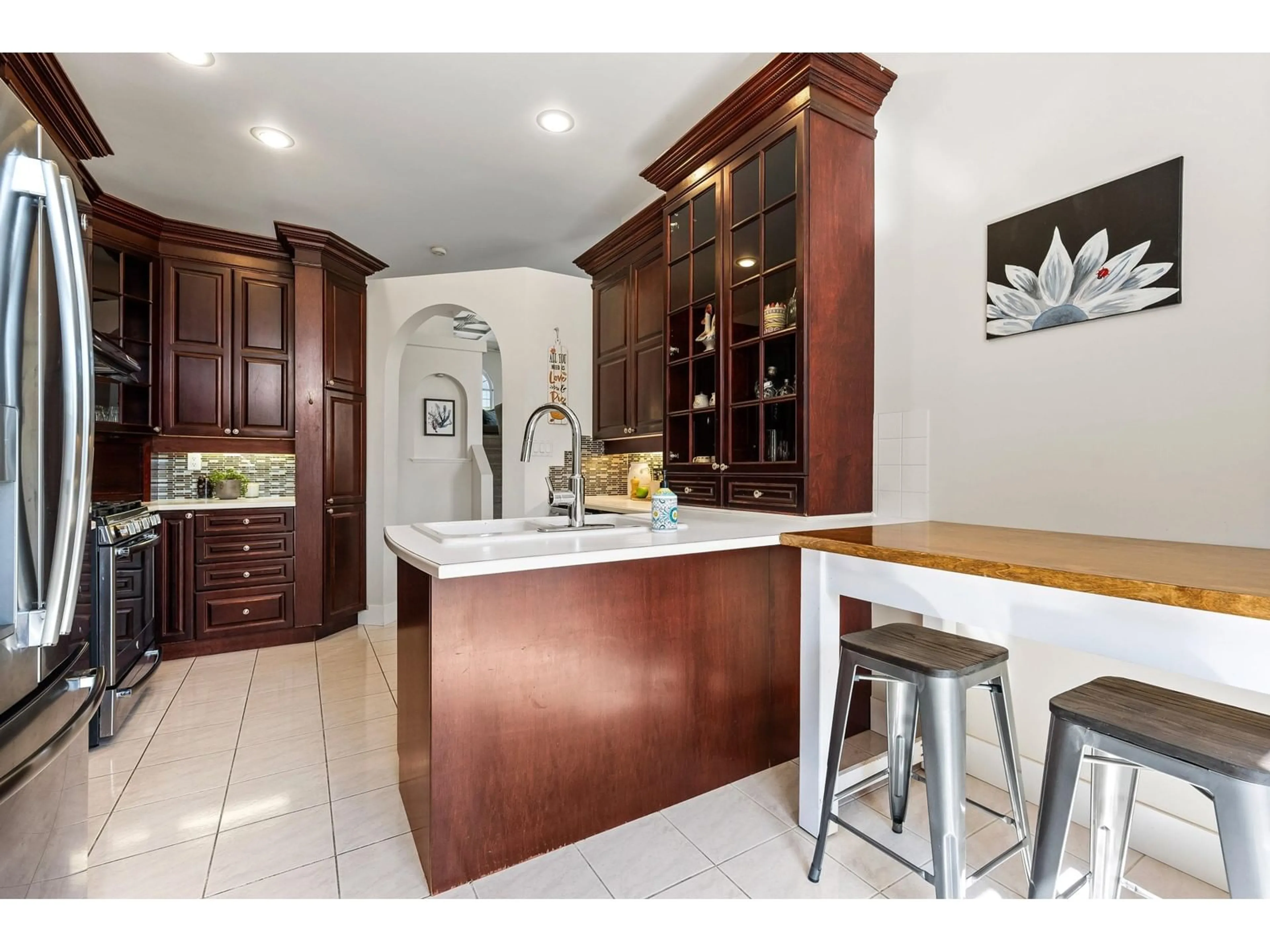 Open concept kitchen, ceramic/tile floor for 1 - 7450 HURON STREET, Chilliwack British Columbia V2R5K8