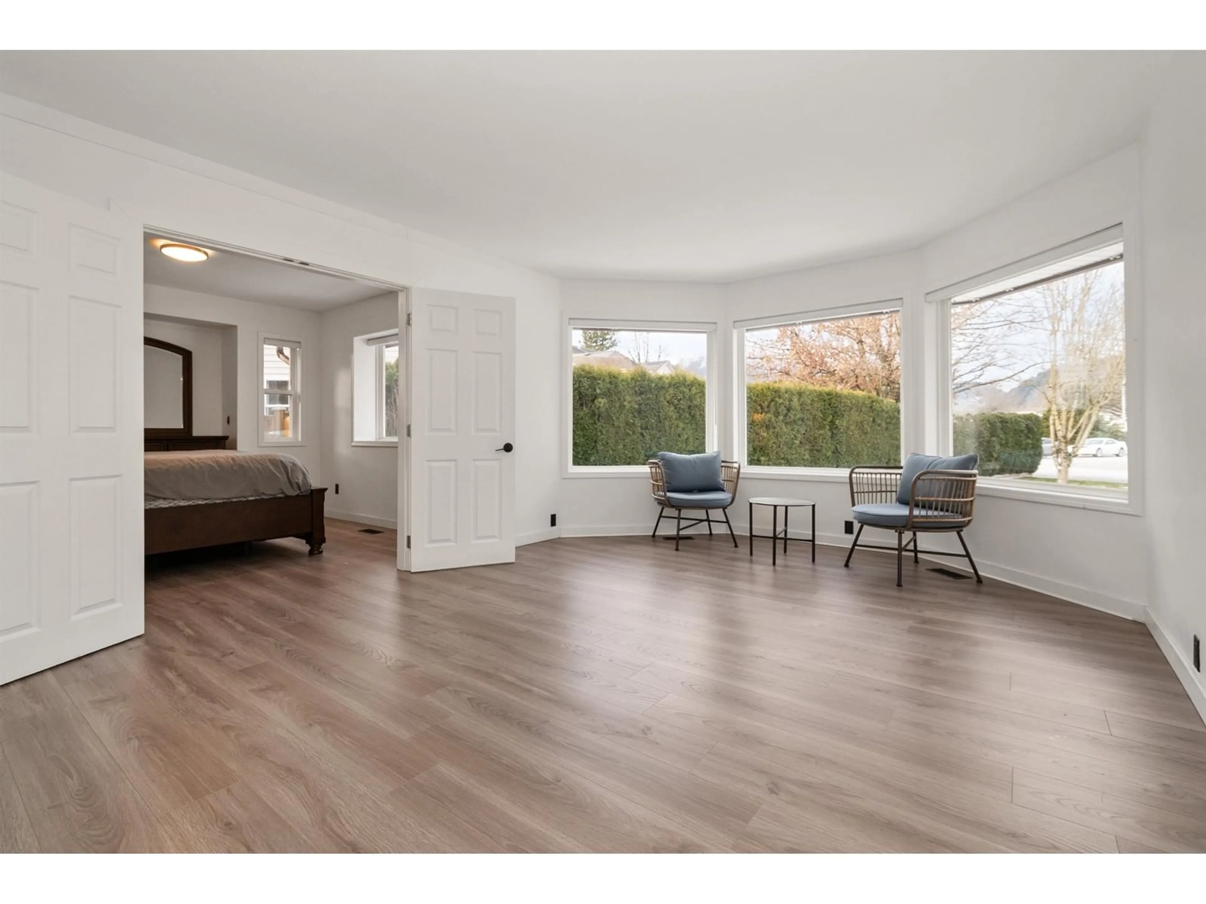 Living room with furniture, wood/laminate floor for 7023 MULBERRY PLACE, Agassiz British Columbia V0M1A3