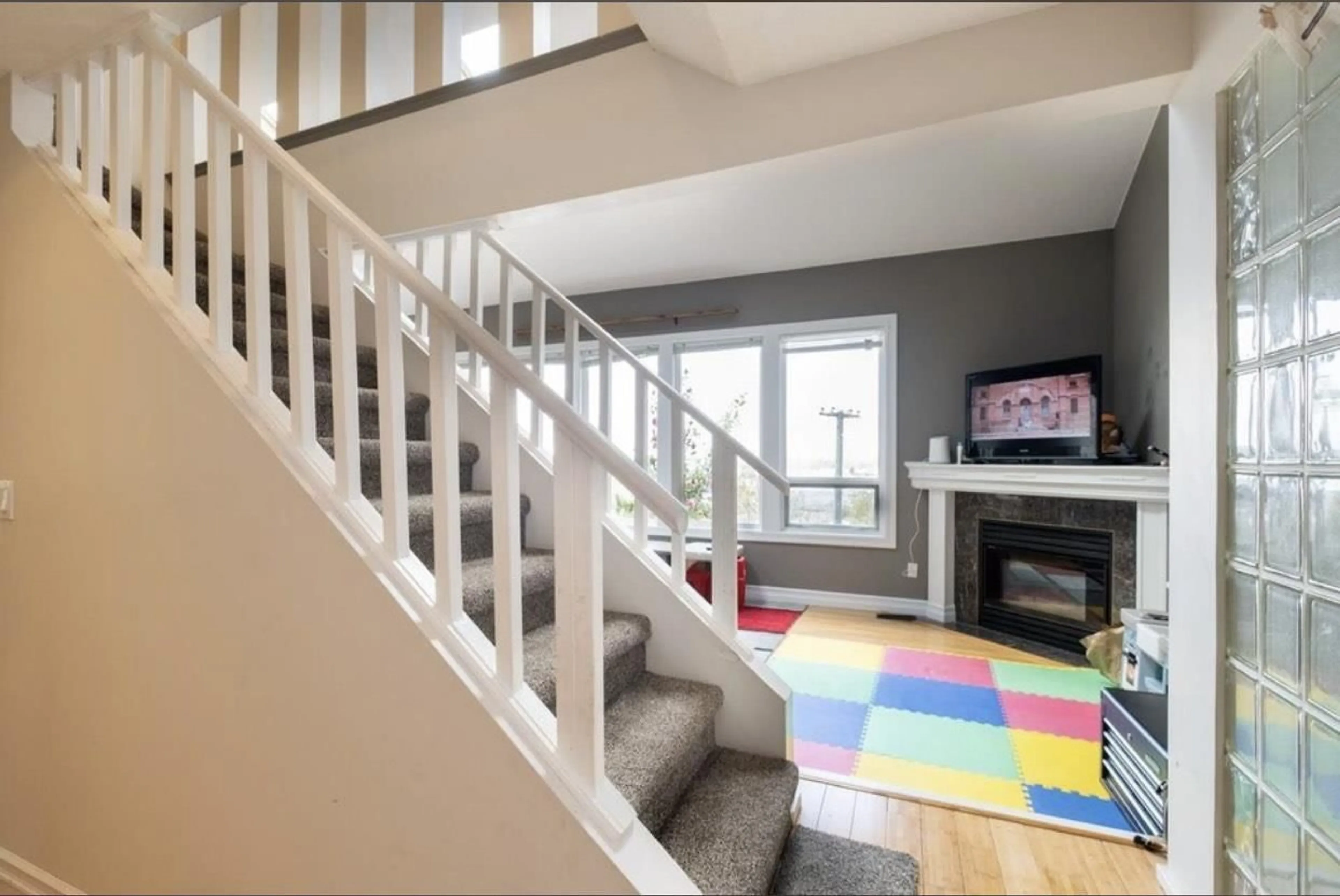 Stairs for 11378 RIVER, Surrey British Columbia V3V2V6