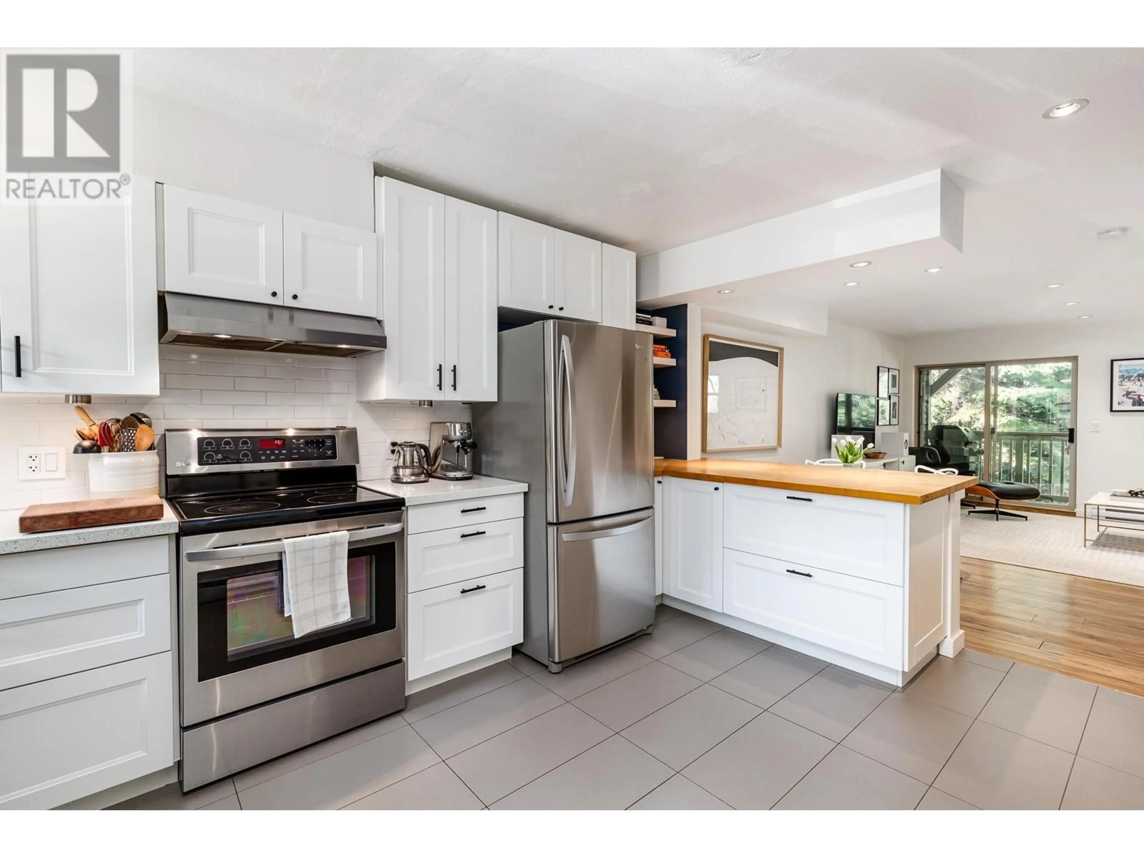 Open concept kitchen, unknown for 9 - 2720 CHEAKAMUS WAY, Whistler British Columbia V8E0M1