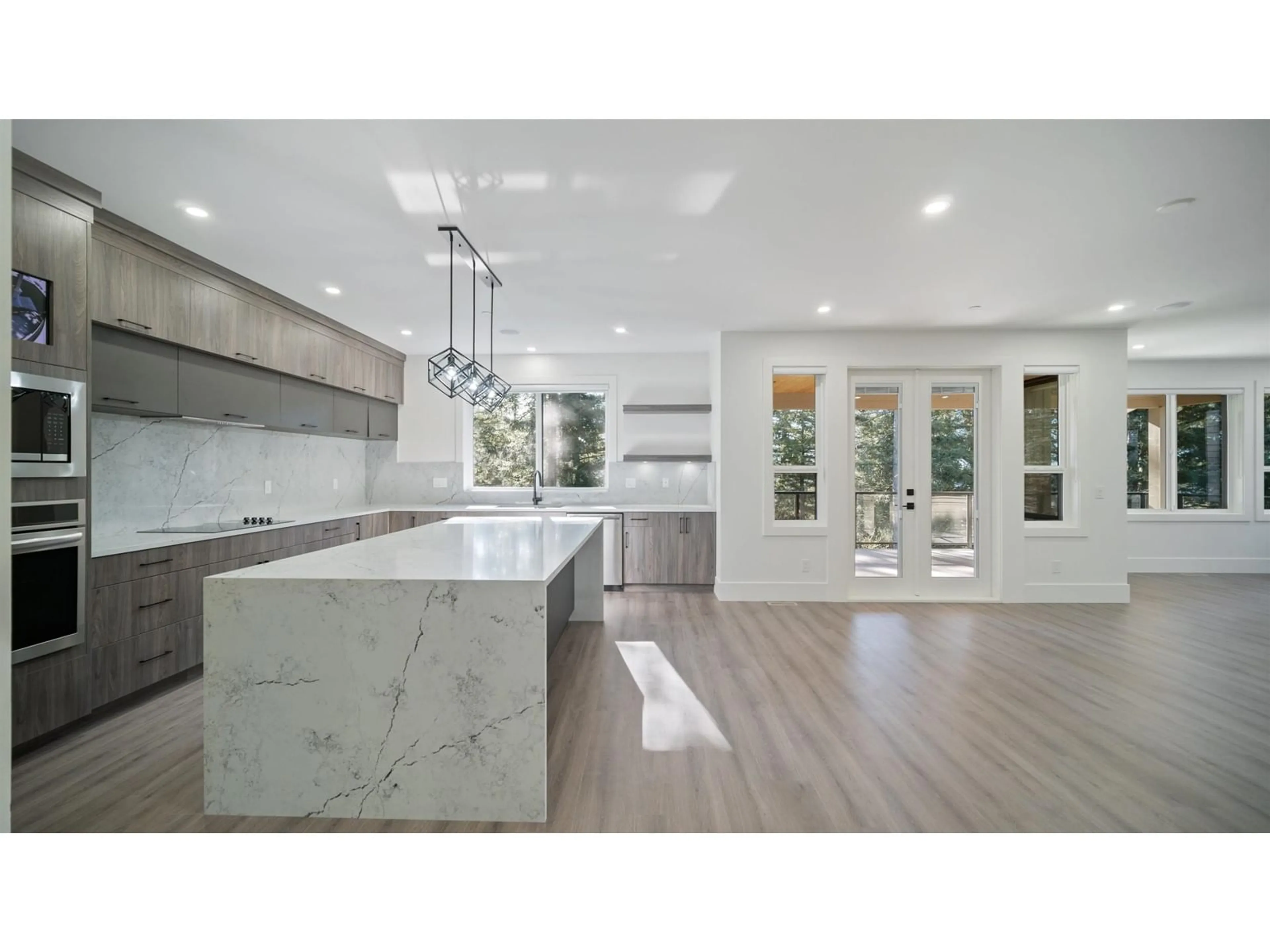 Contemporary kitchen, ceramic/tile floor for 5614 CRIMSON RIDGE, Chilliwack British Columbia V2R6H7