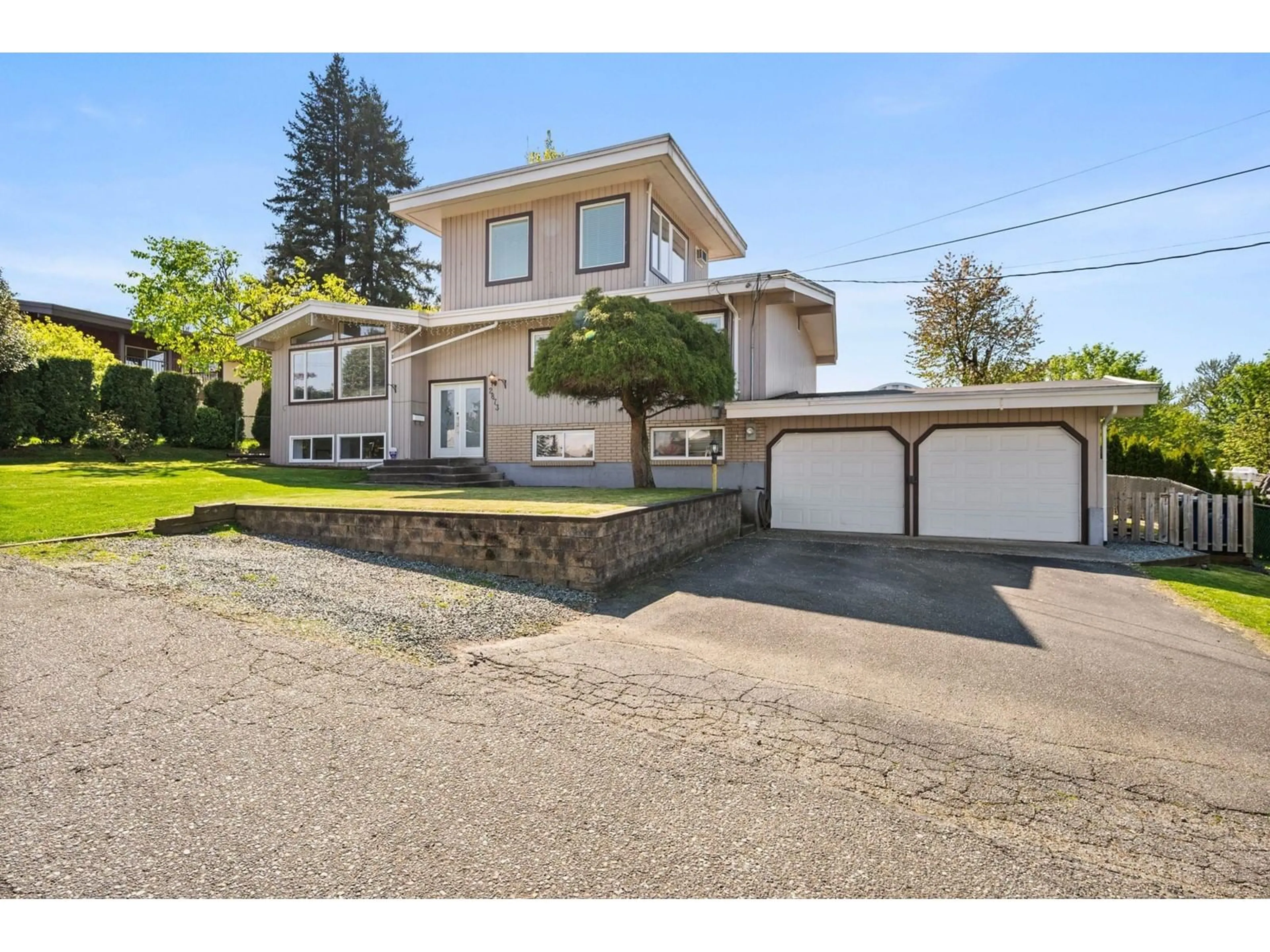 Home with vinyl exterior material, street for 2873 GRANDVIEW, Abbotsford British Columbia V2T2R6