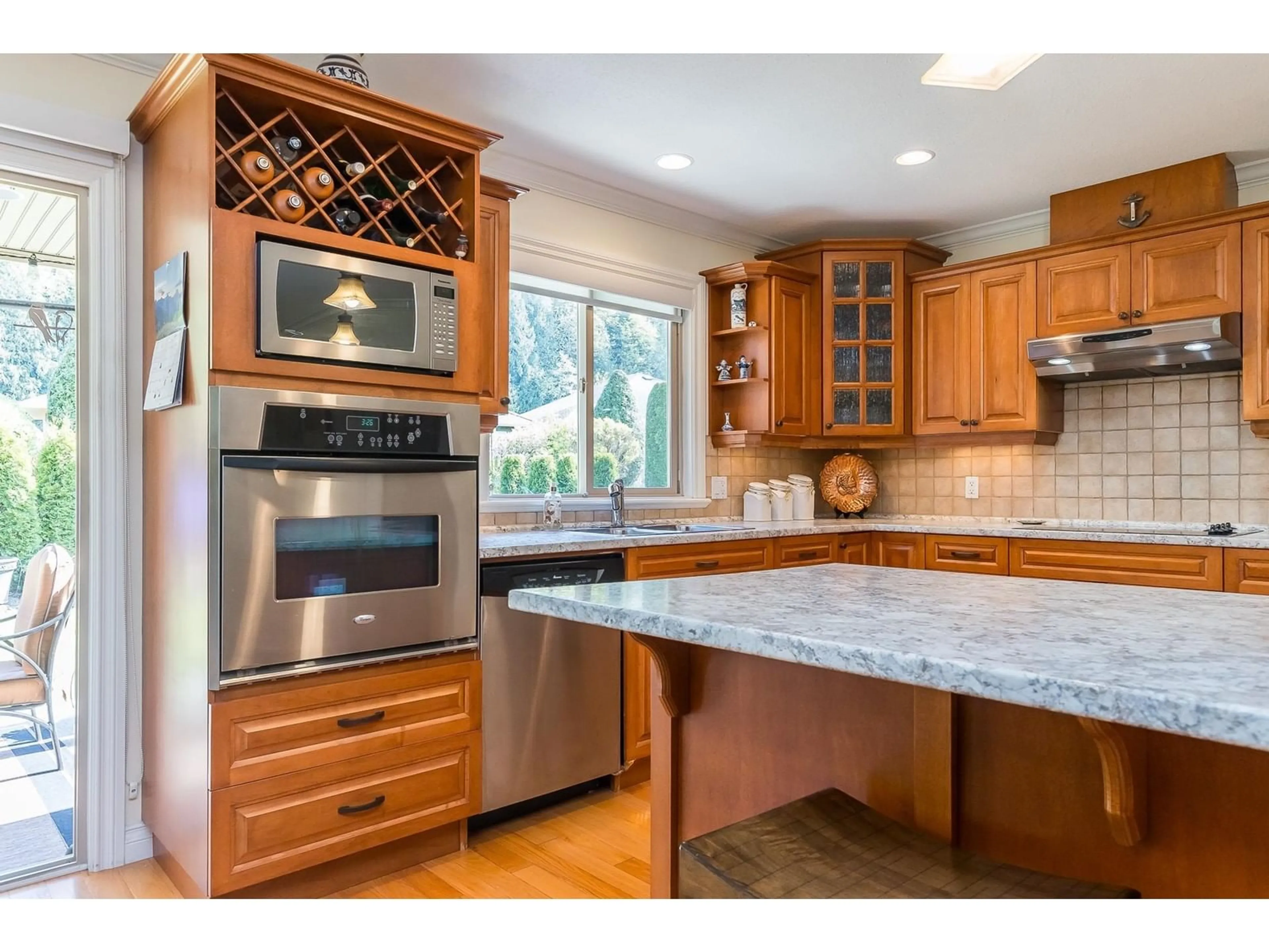 Open concept kitchen, ceramic/tile floor for 198 - 46000 THOMAS ROAD, Chilliwack British Columbia V2R5W6