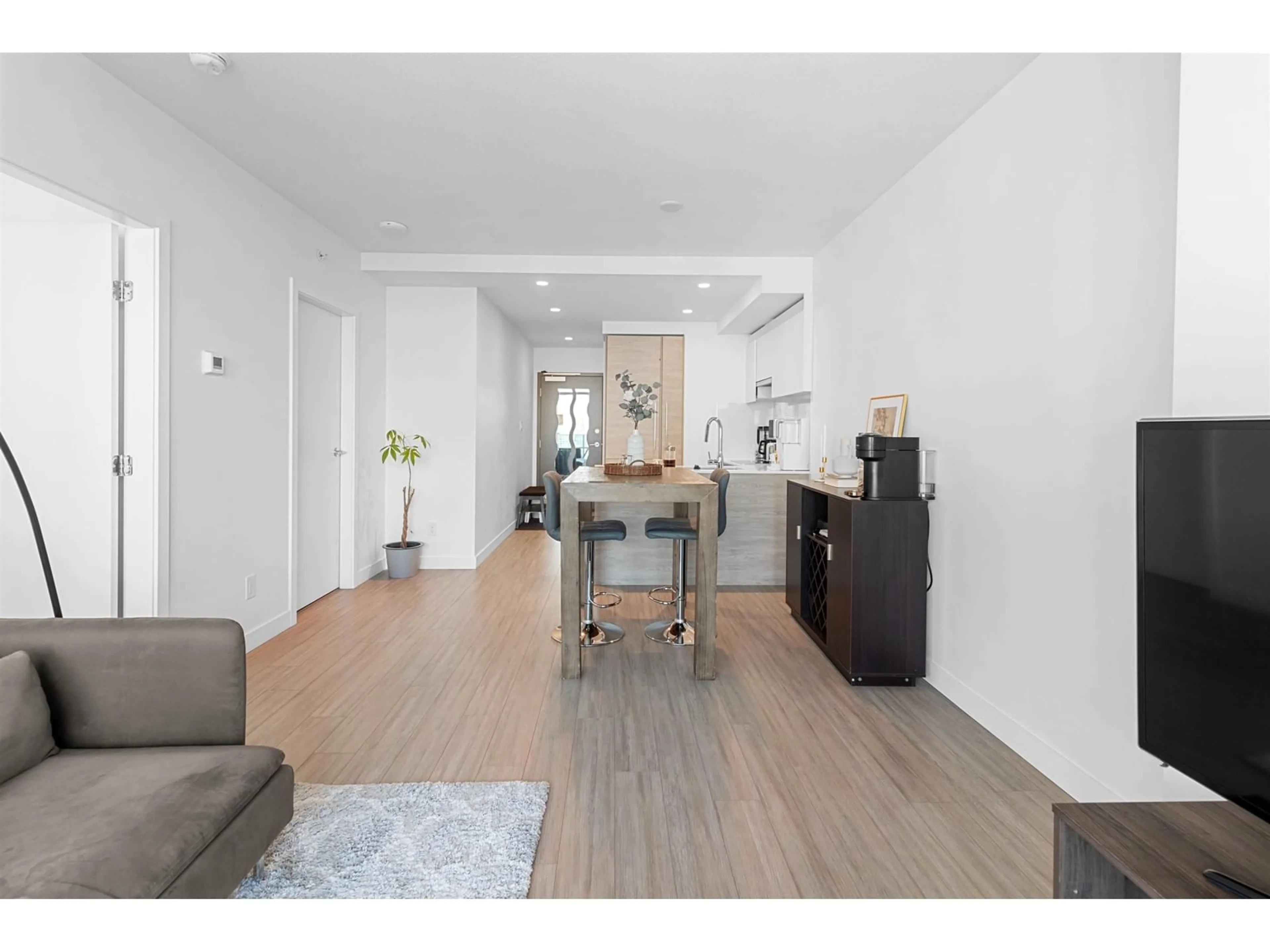 Unknown for 2308 - 13615 FRASER, Surrey British Columbia V3T0P7