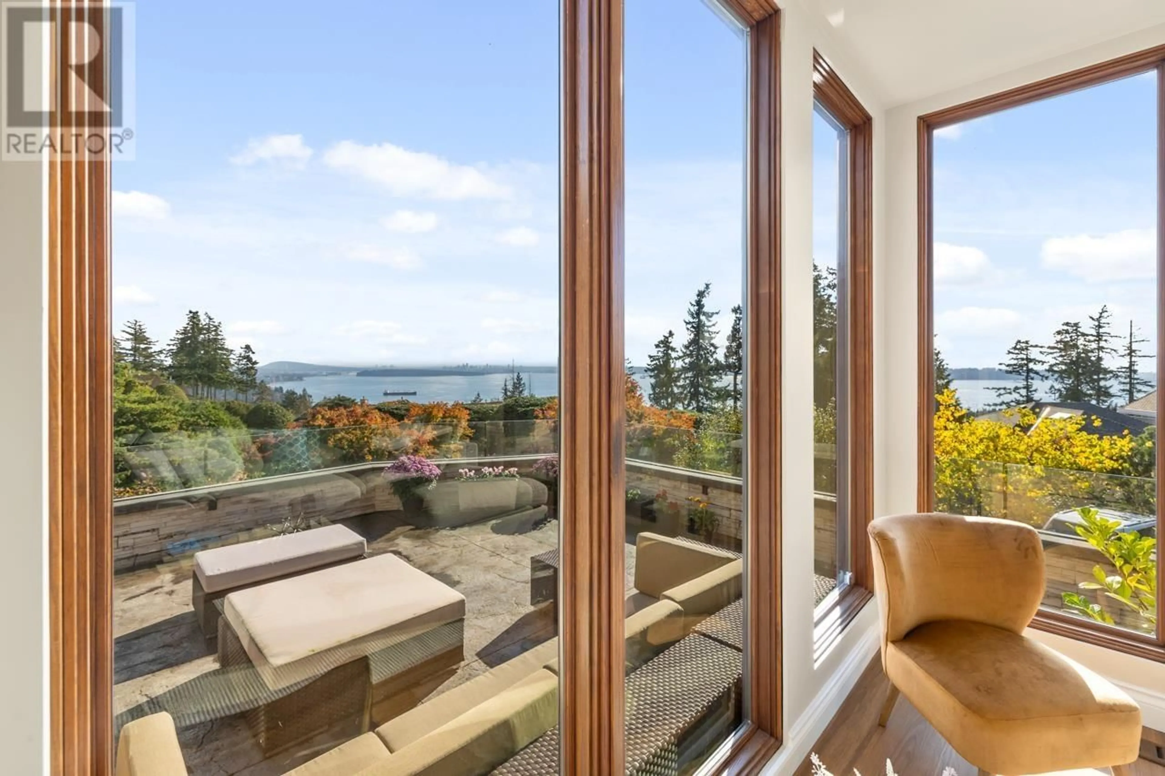 Patio, water/lake/river/ocean view for 5401 WEST VISTA COURT, West Vancouver British Columbia V7W3G8