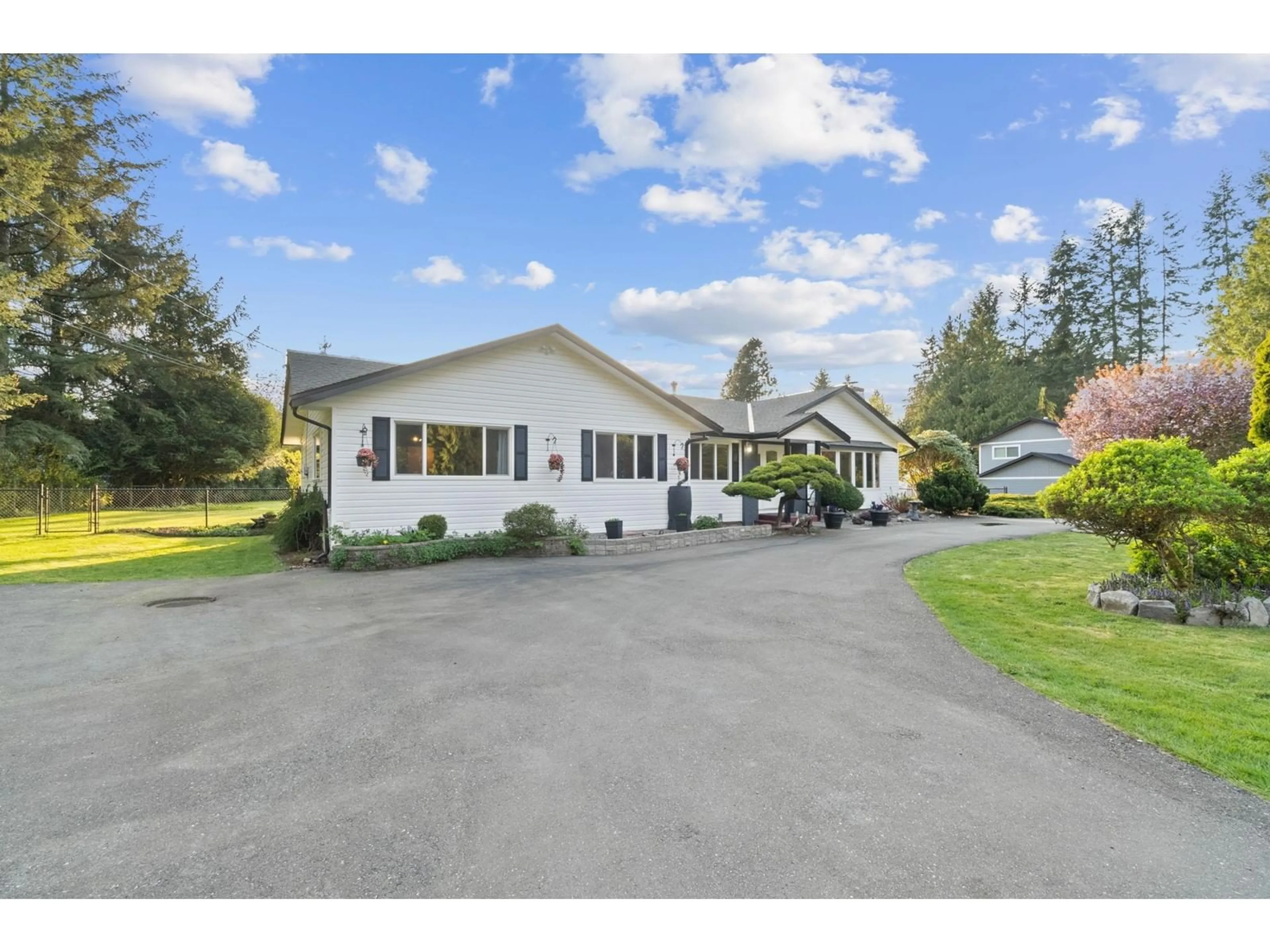 A pic from outside/outdoor area/front of a property/back of a property/a pic from drone, unknown for 5465 247A, Langley British Columbia V2Z1C2