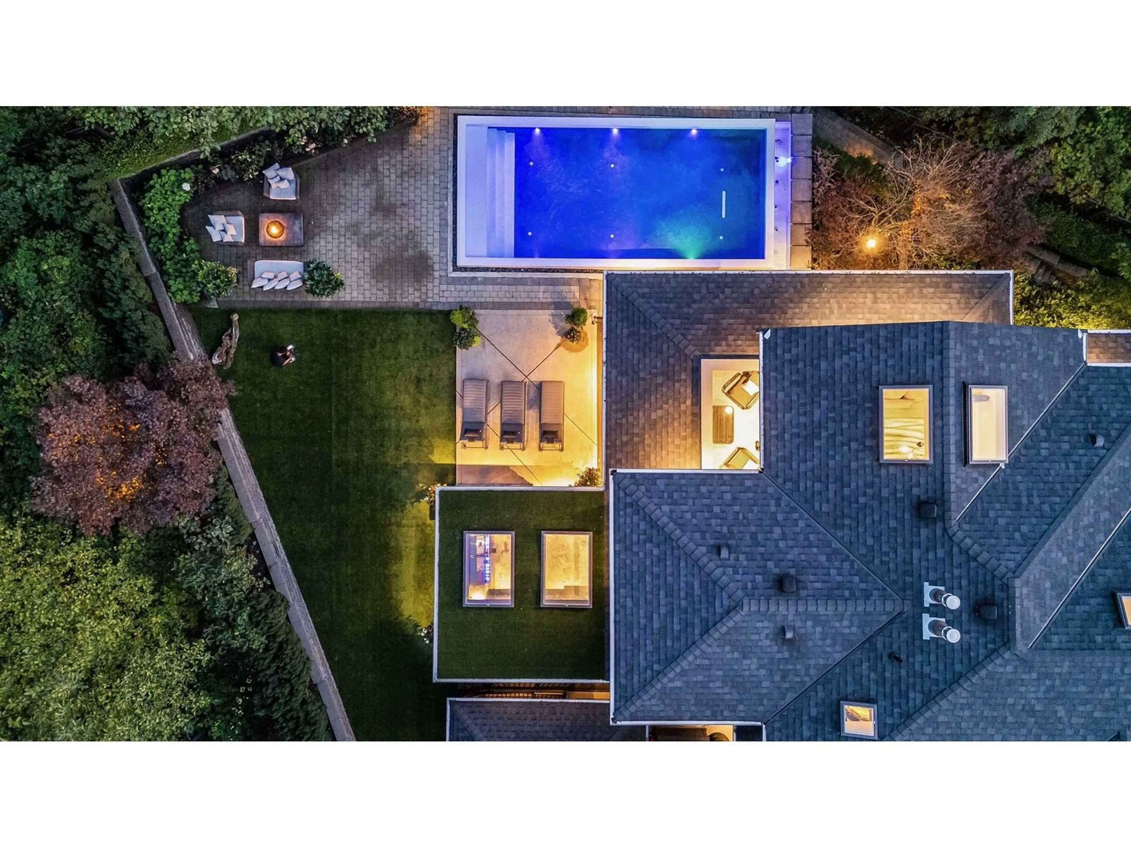 A pic from outside/outdoor area/front of a property/back of a property/a pic from drone, street for 35797 LEDGEVIEW, Abbotsford British Columbia V3G2Z2