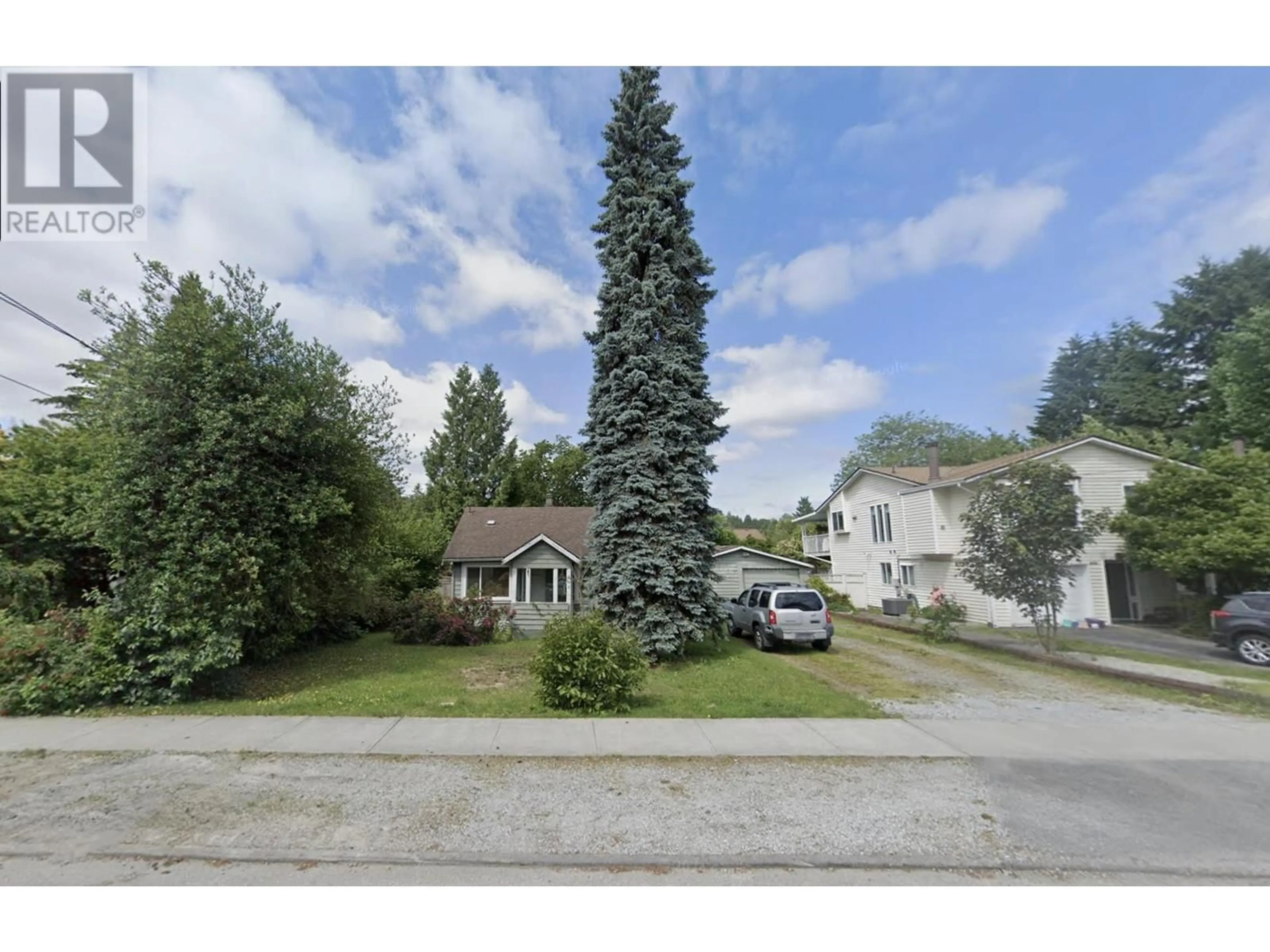 A pic from outside/outdoor area/front of a property/back of a property/a pic from drone, street for 988 IRVINE STREET, Coquitlam British Columbia V3C3L9