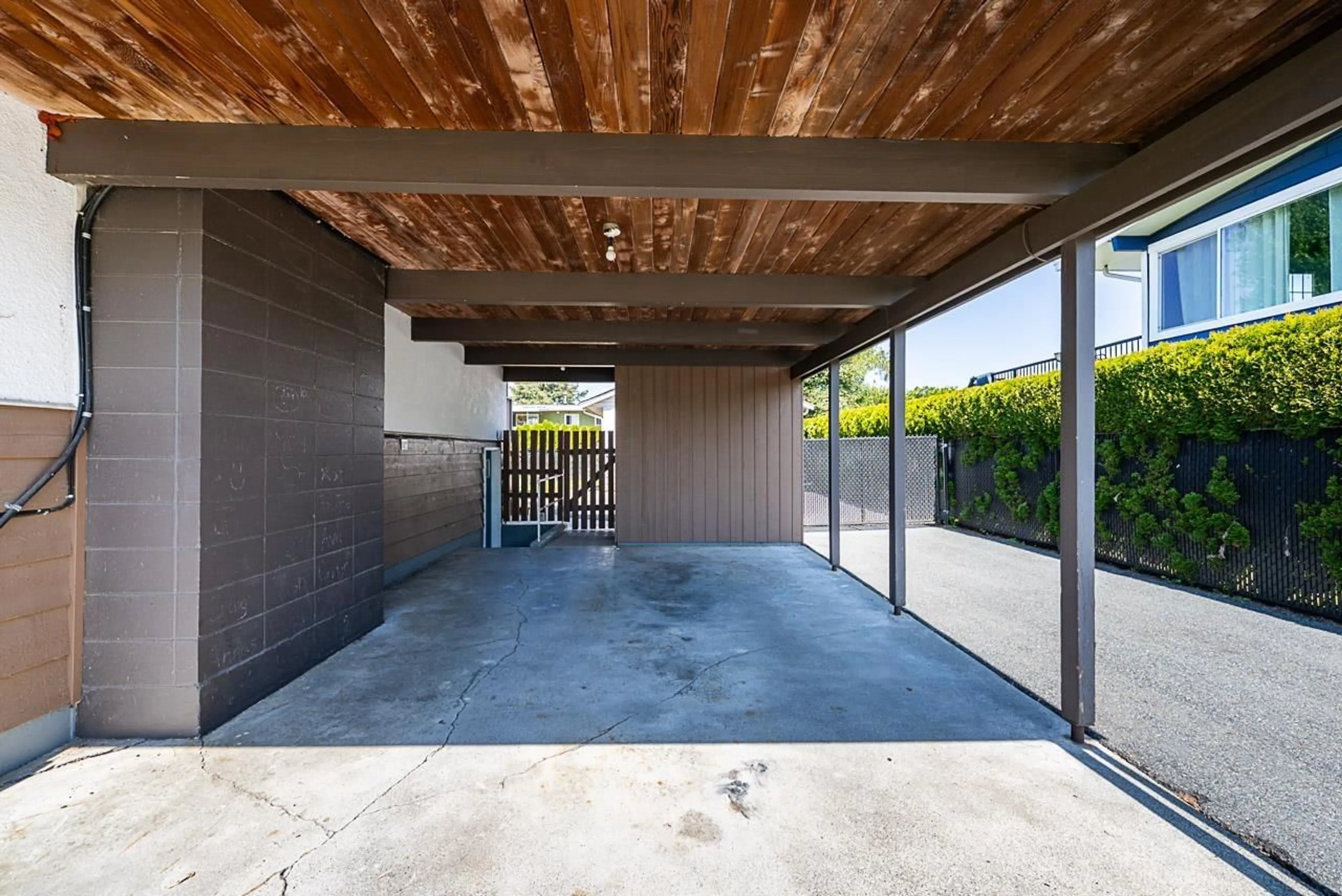 Indoor garage for 46105 AVALON AVENUE, Chilliwack British Columbia V2P3P8