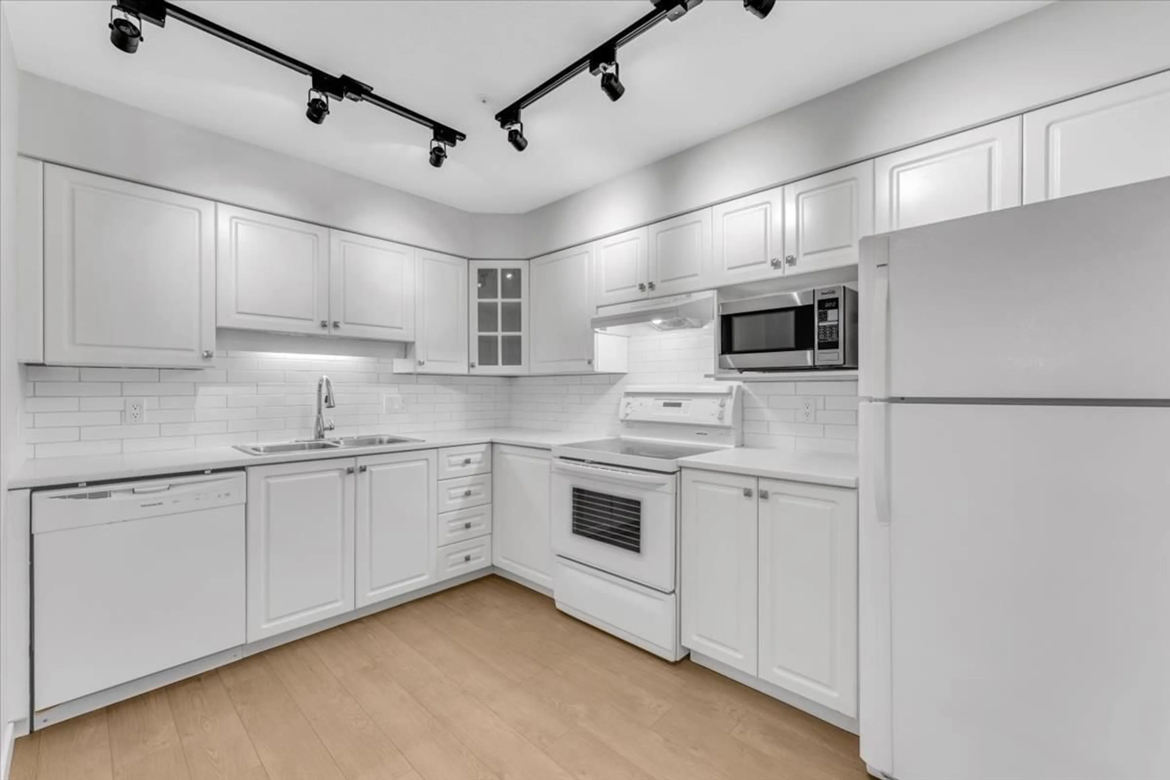 Standard kitchen, unknown for 413 - 1576 MERKLIN, White Rock British Columbia V4B5K2