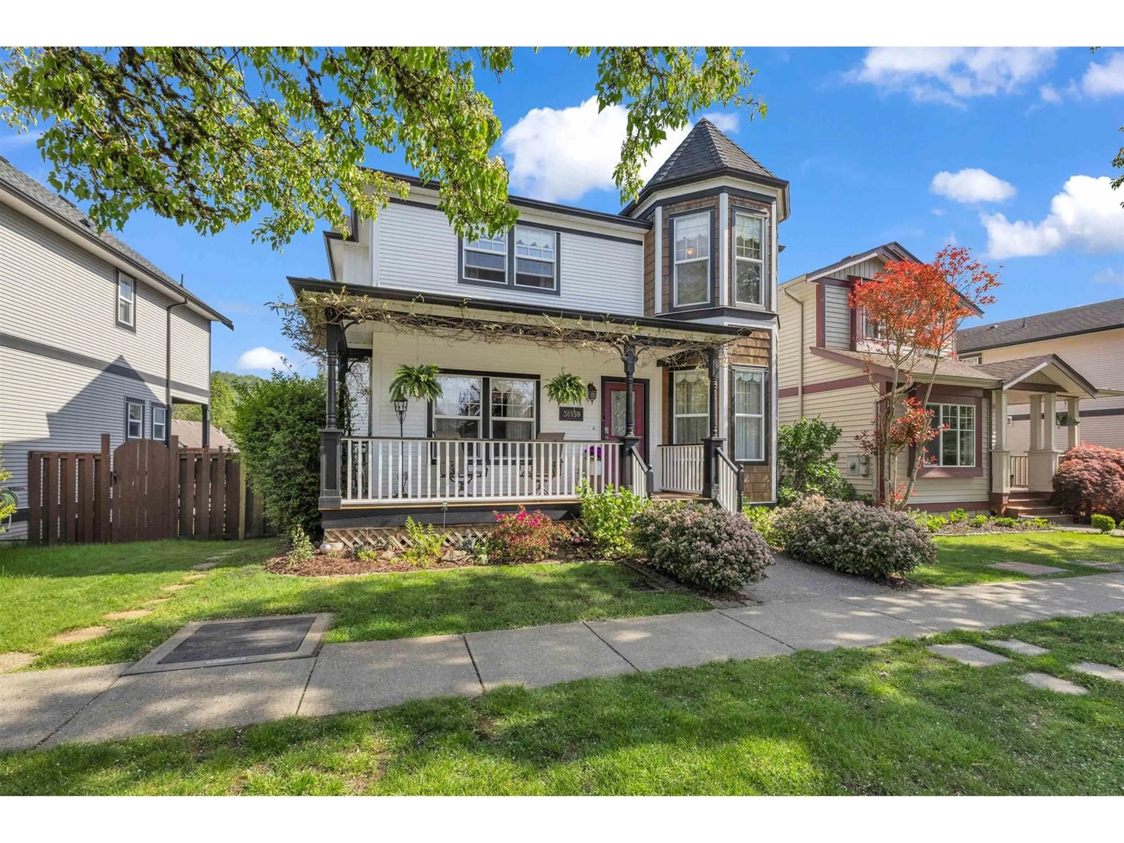 Home with vinyl exterior material, street for 36150 SHADBOLT, Abbotsford British Columbia V3G2Z1
