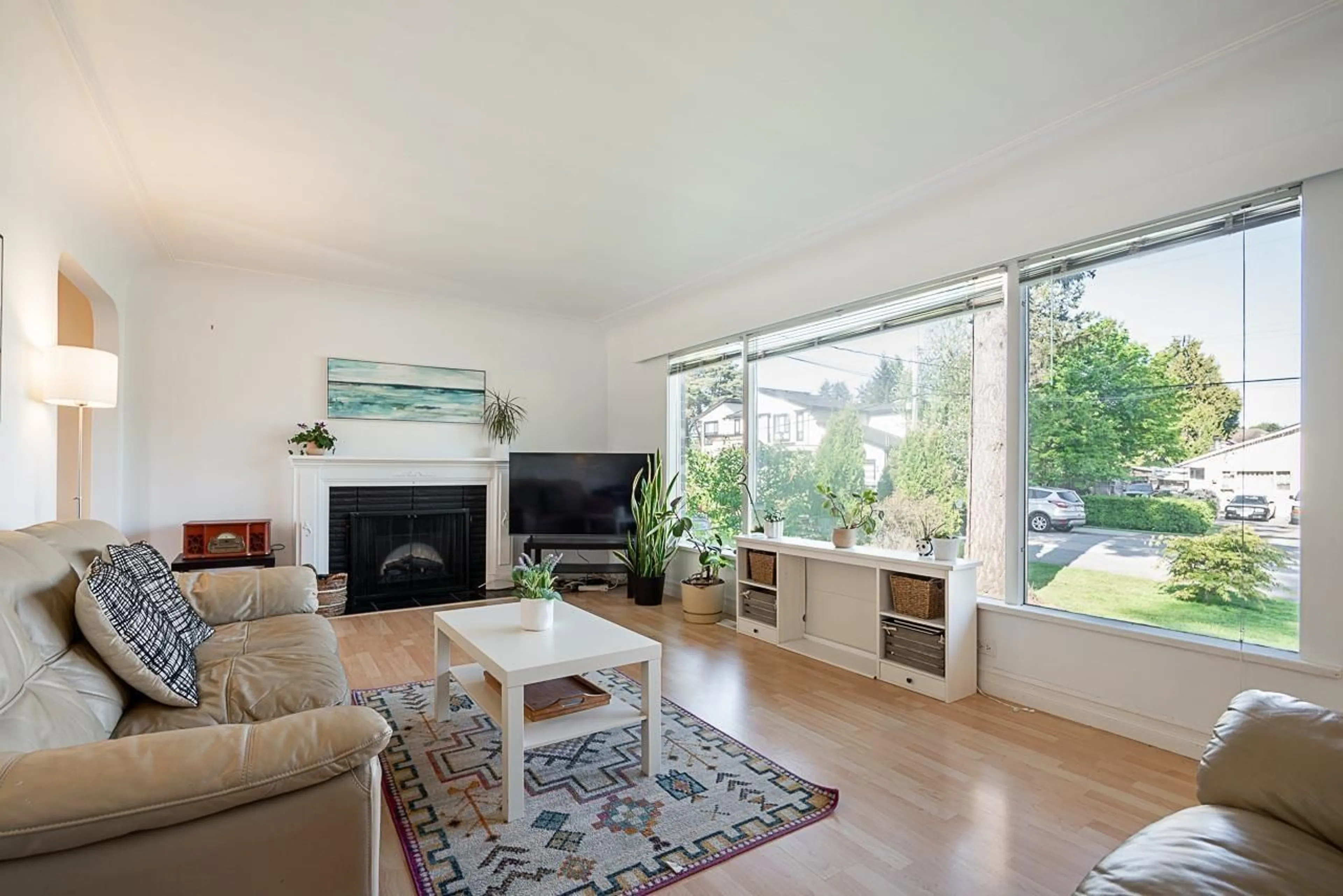 Living room with furniture, unknown for 10765 141A, Surrey British Columbia V3T4R6