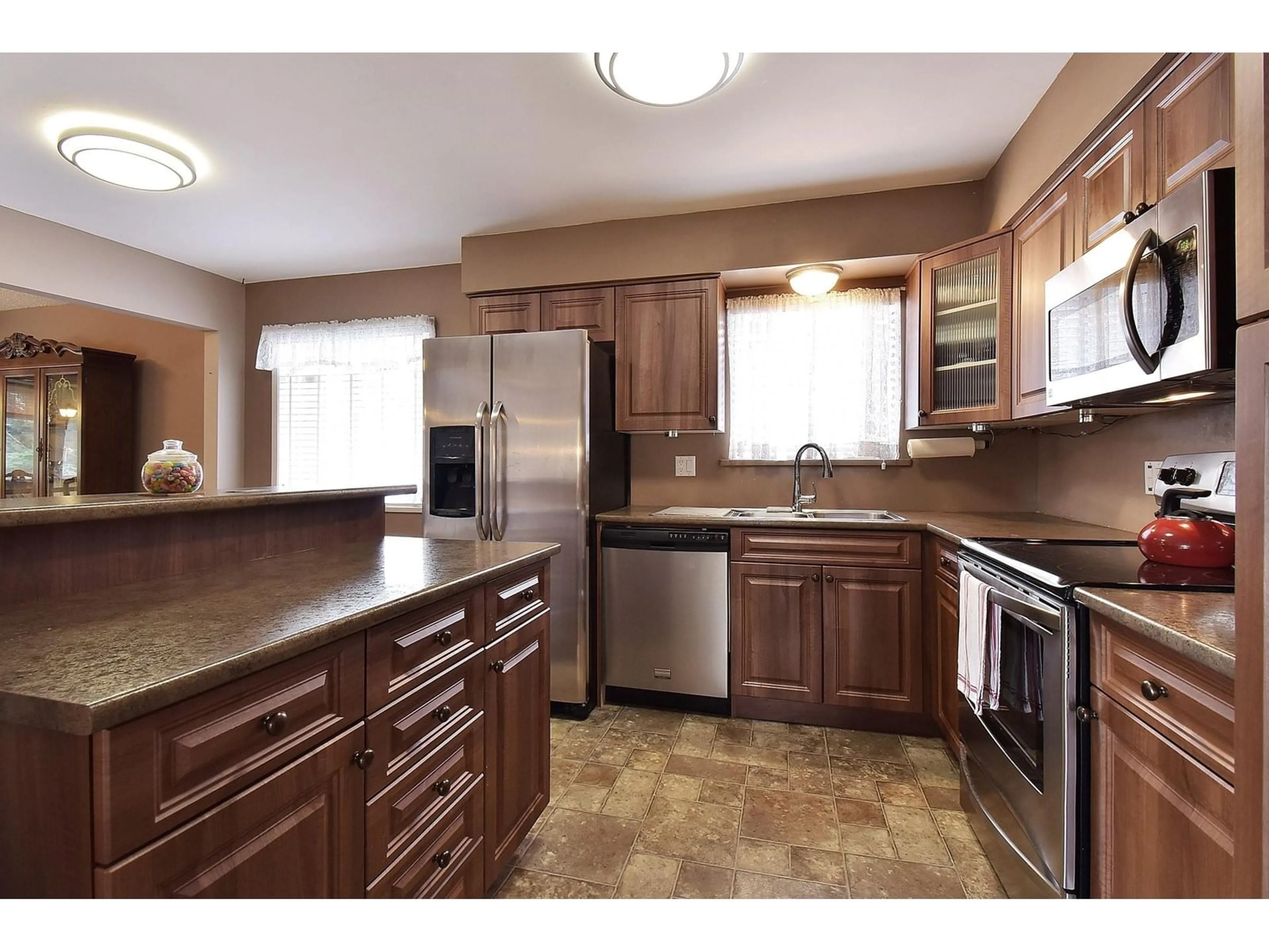 Open concept kitchen, ceramic/tile floor for 1589 LANCASTER, White Rock British Columbia V4B3B6