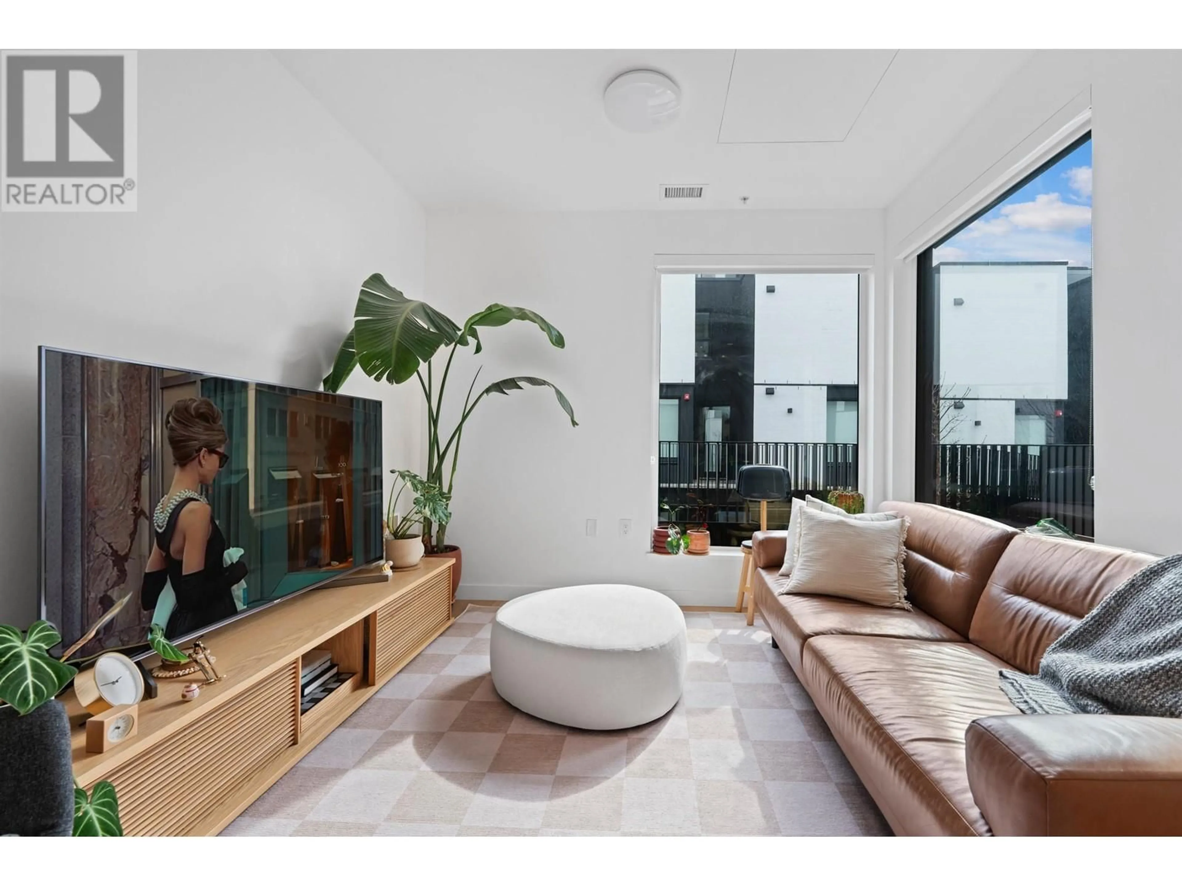 Living room with furniture, unknown for 46 KING EDWARD AVENUE, Vancouver British Columbia V5Y0N6