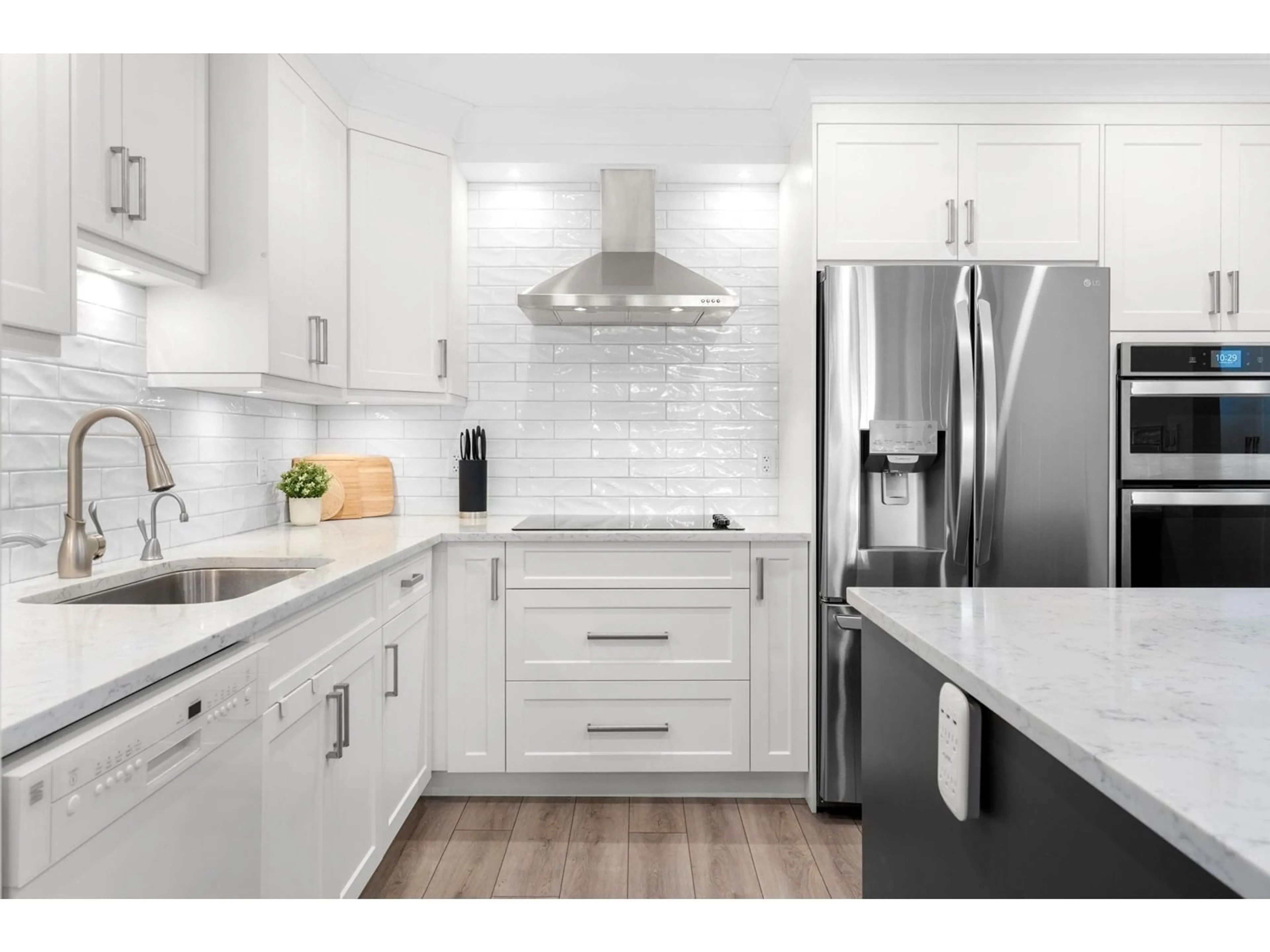 Contemporary kitchen, ceramic/tile floor for 212 - 5375 205, Langley British Columbia V3A7V7