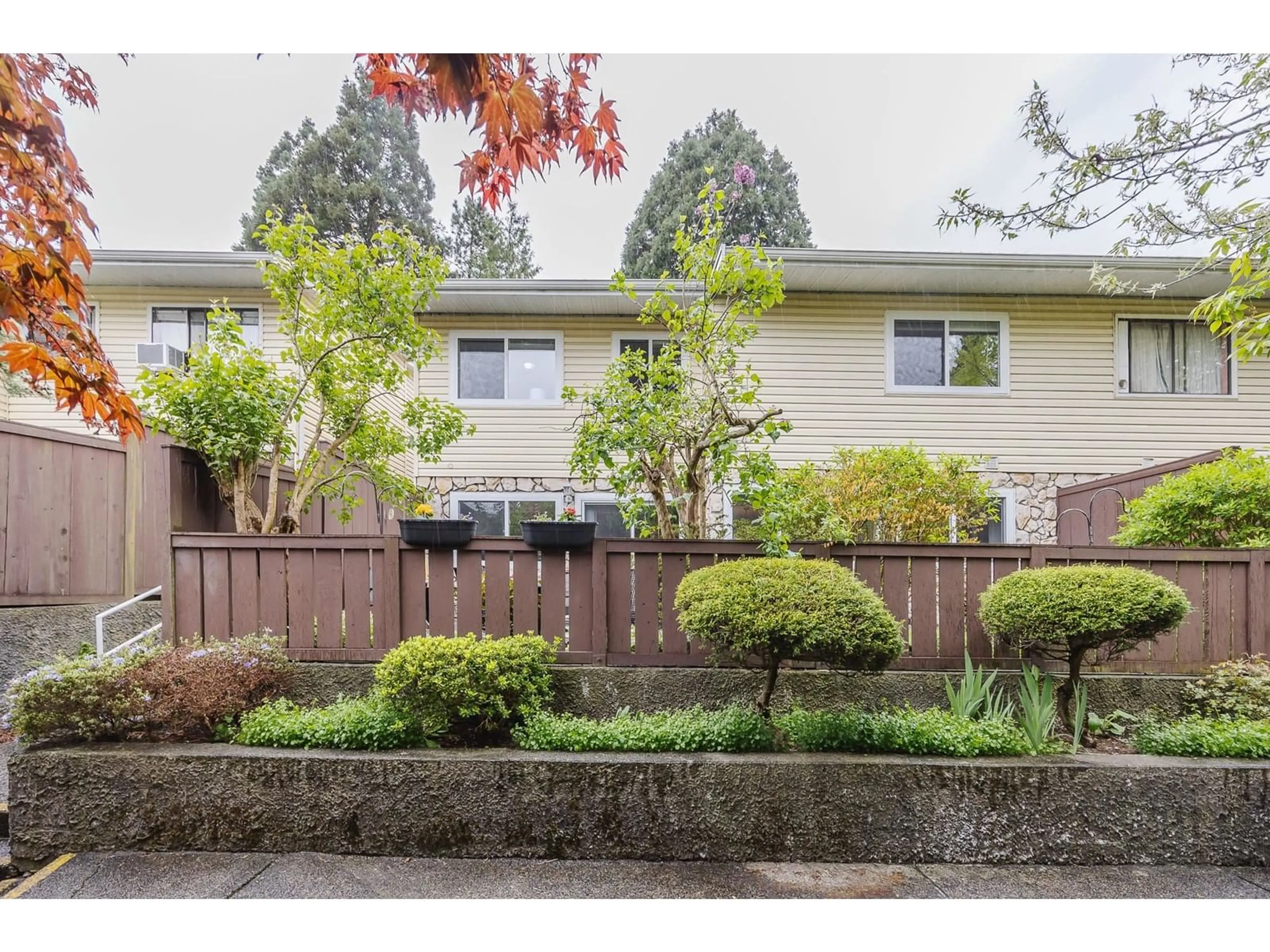 Home with vinyl exterior material, street for 65 - 9370 122, Surrey British Columbia V3V4L6