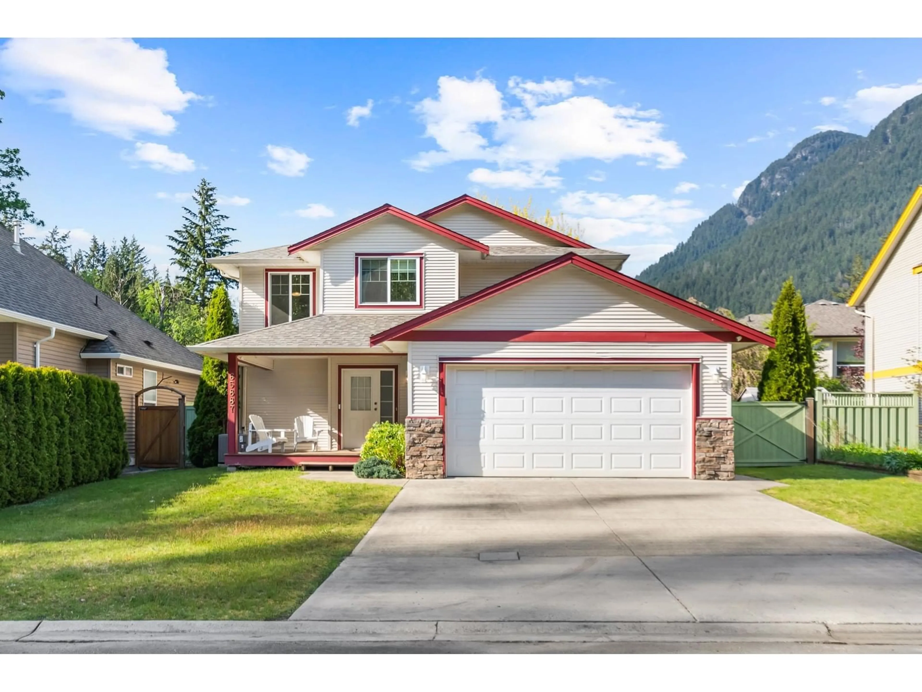 Home with vinyl exterior material, mountain view for 65887 PARK AVENUE, Hope British Columbia V0X1L1