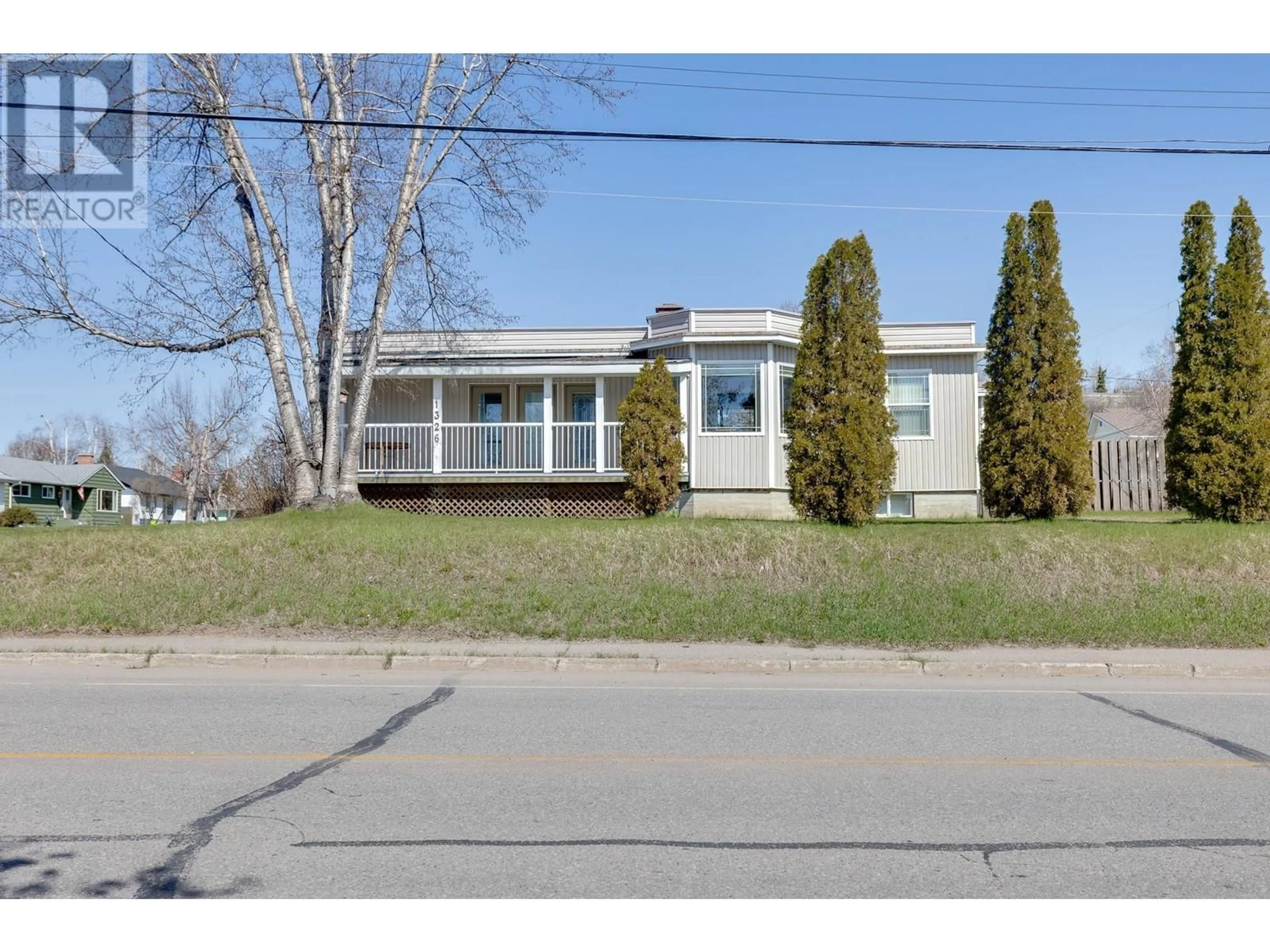Home with vinyl exterior material, street for 1326 17TH AVENUE, Prince George British Columbia V2L3Z1