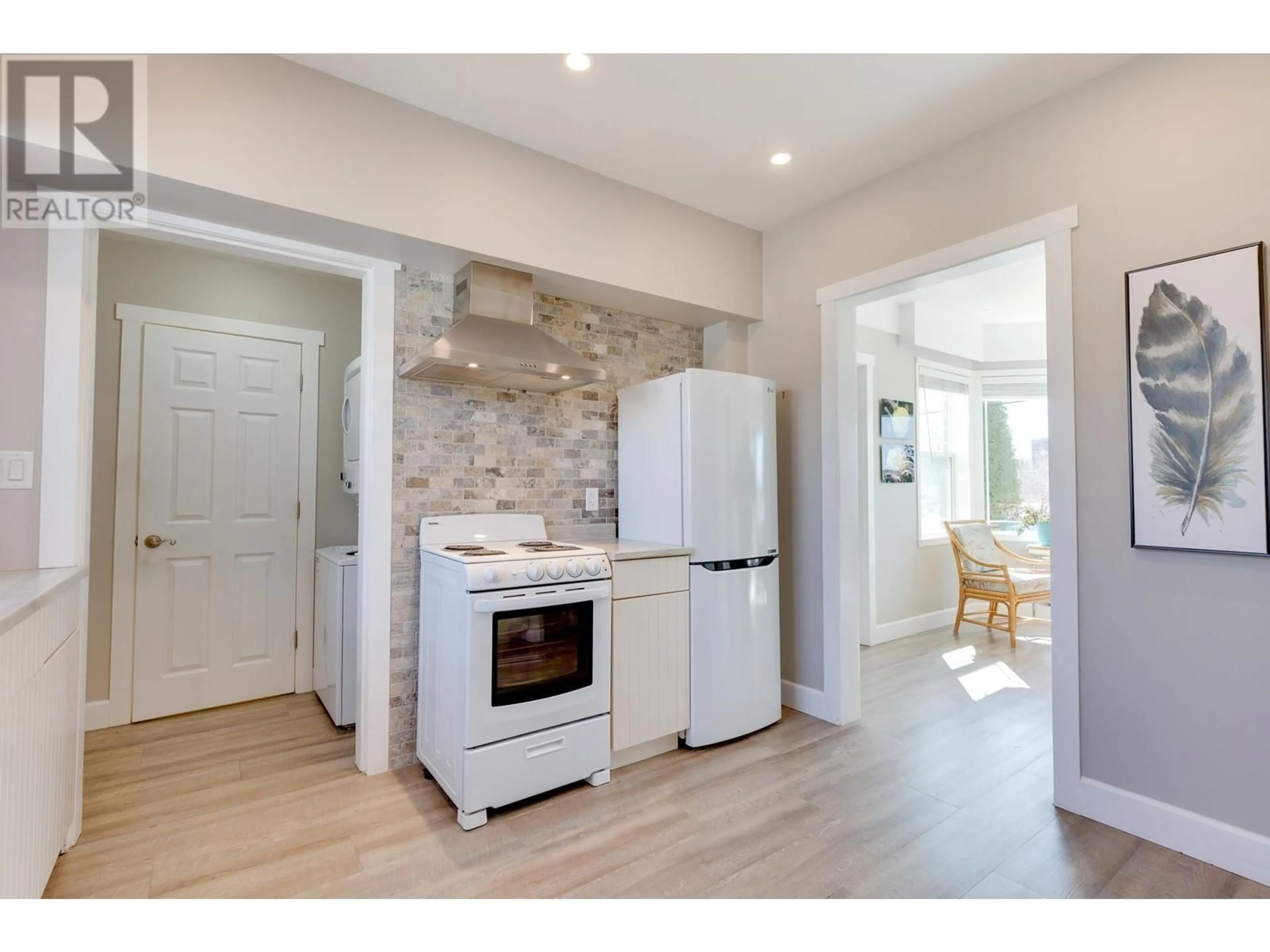 Open concept kitchen, ceramic/tile floor for 1326 17TH AVENUE, Prince George British Columbia V2L3Z1