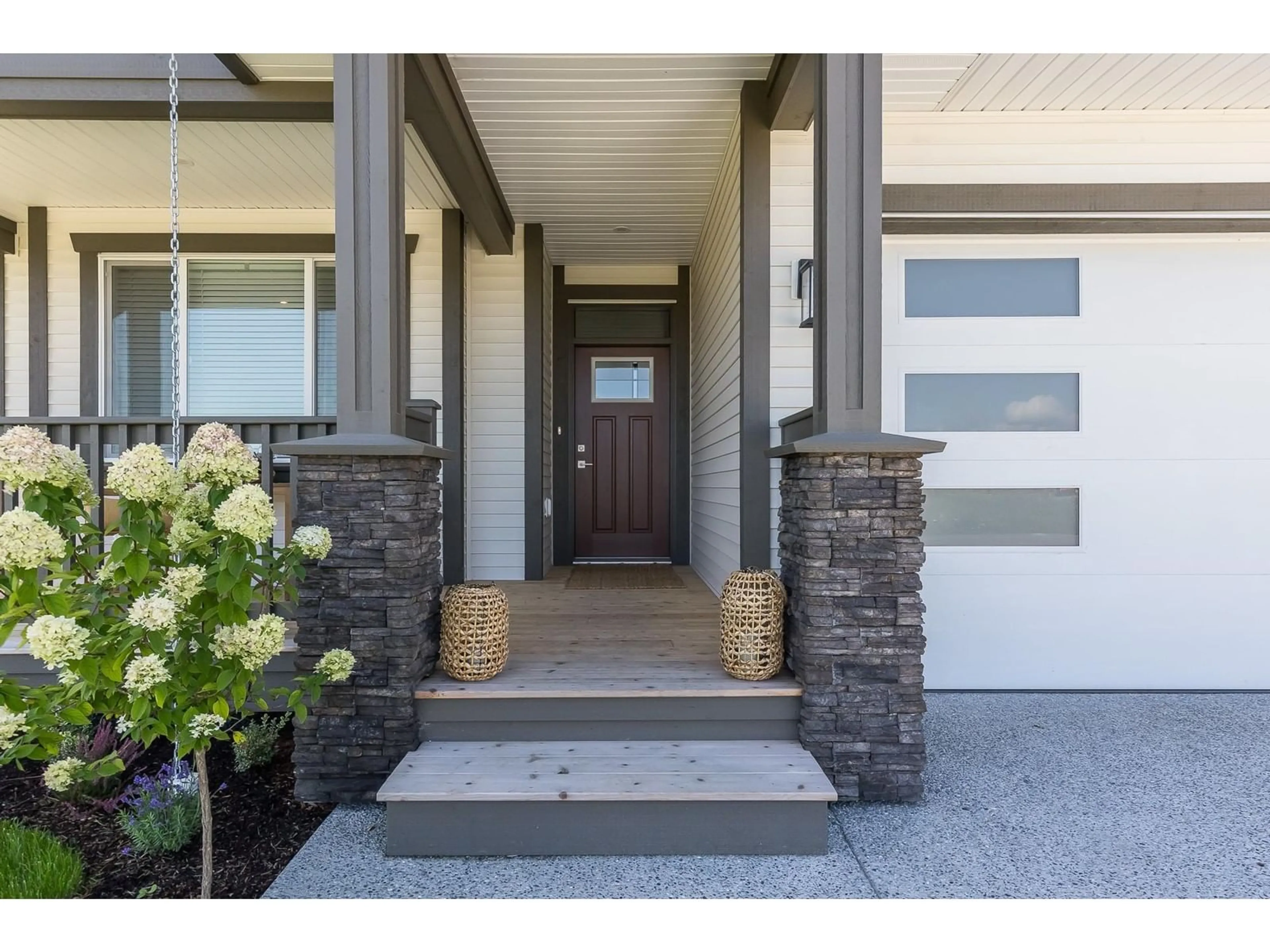 Indoor entryway for 80 - 6211 CHILLIWACK RIVER ROAD, Chilliwack British Columbia V2R6A7