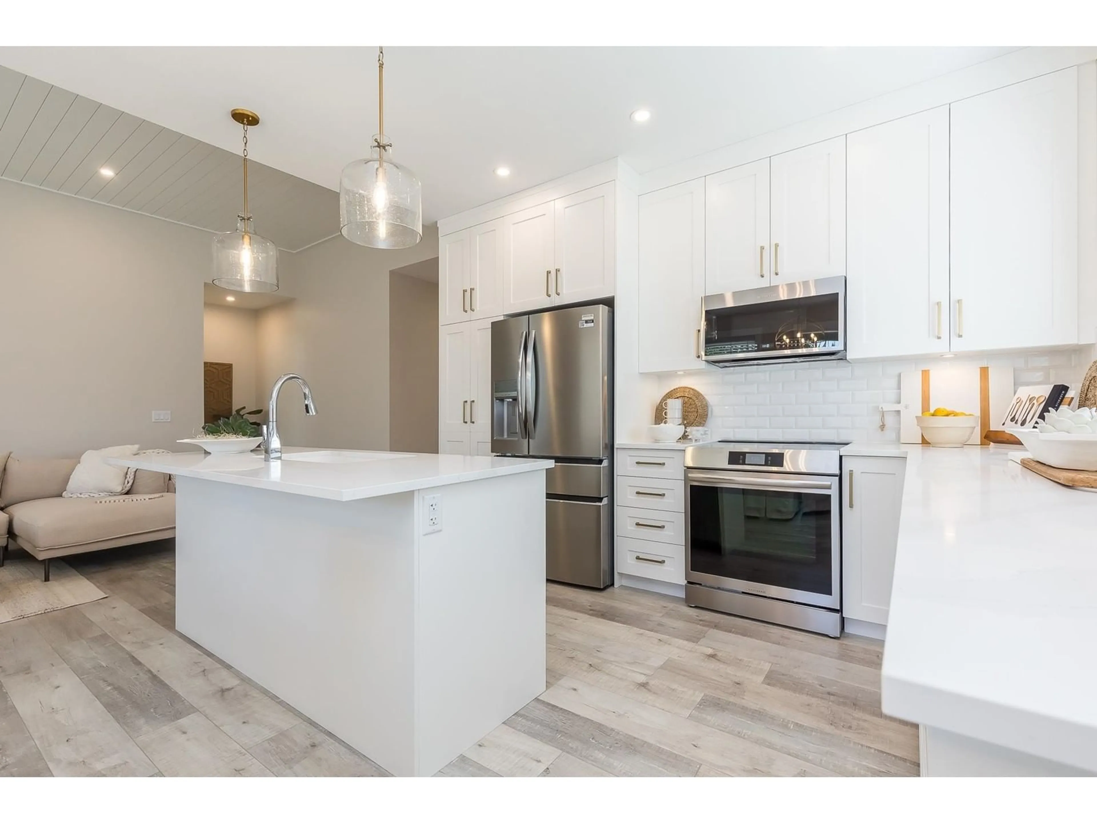 Open concept kitchen, ceramic/tile floor for 80 - 6211 CHILLIWACK RIVER ROAD, Chilliwack British Columbia V2R6A7