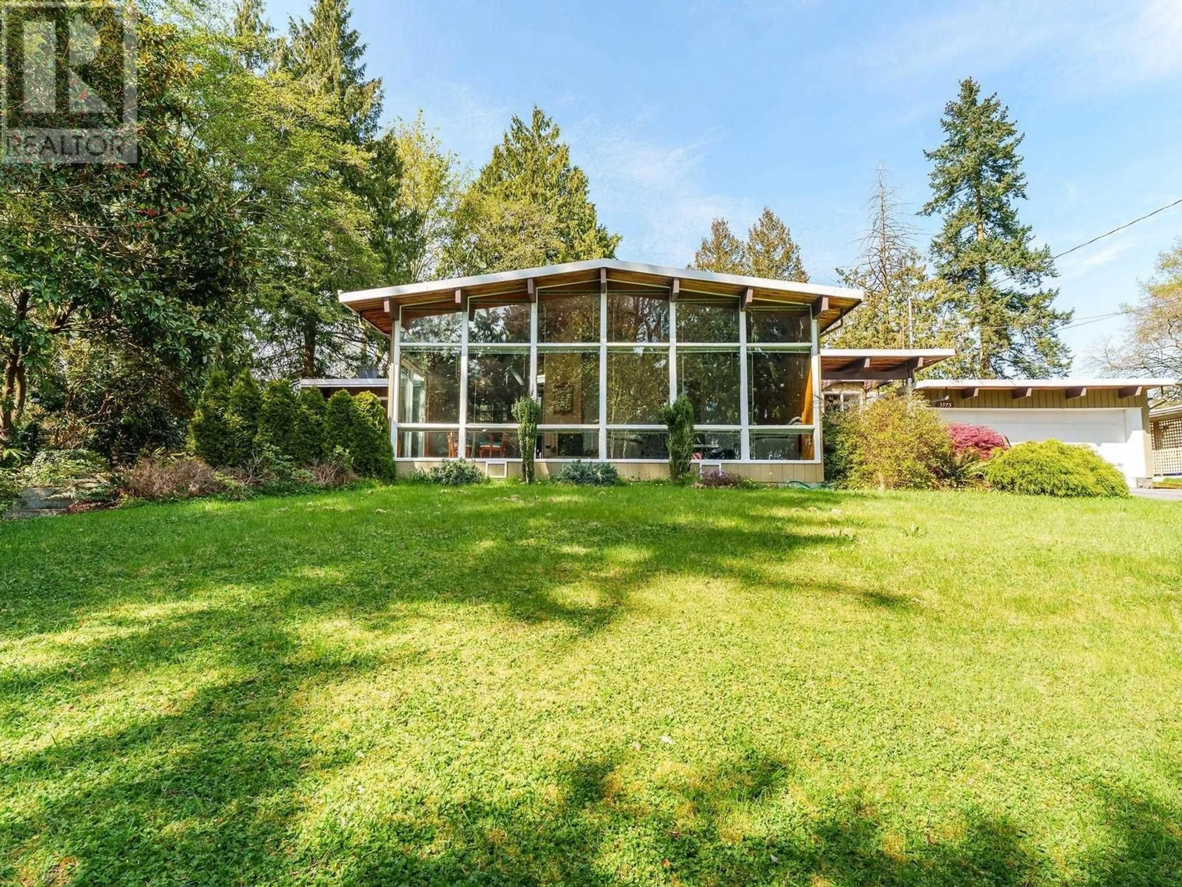 Home with vinyl exterior material, unknown for 3975 SOUTHWOOD STREET, Burnaby British Columbia V5J2E8