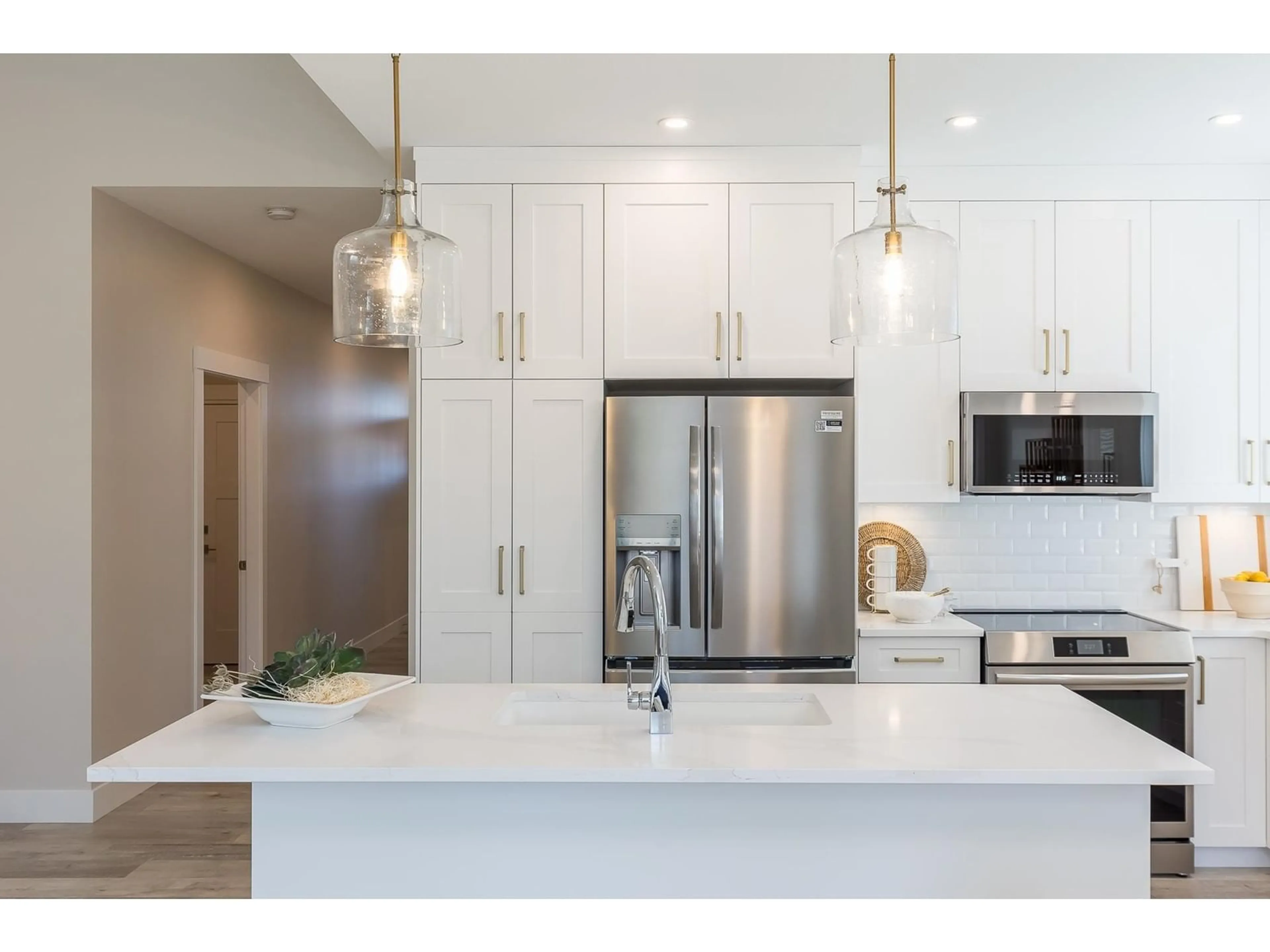 Contemporary kitchen, unknown for 75 - 6211 CHILLIWACK RIVER ROAD, Chilliwack British Columbia V2R6A7