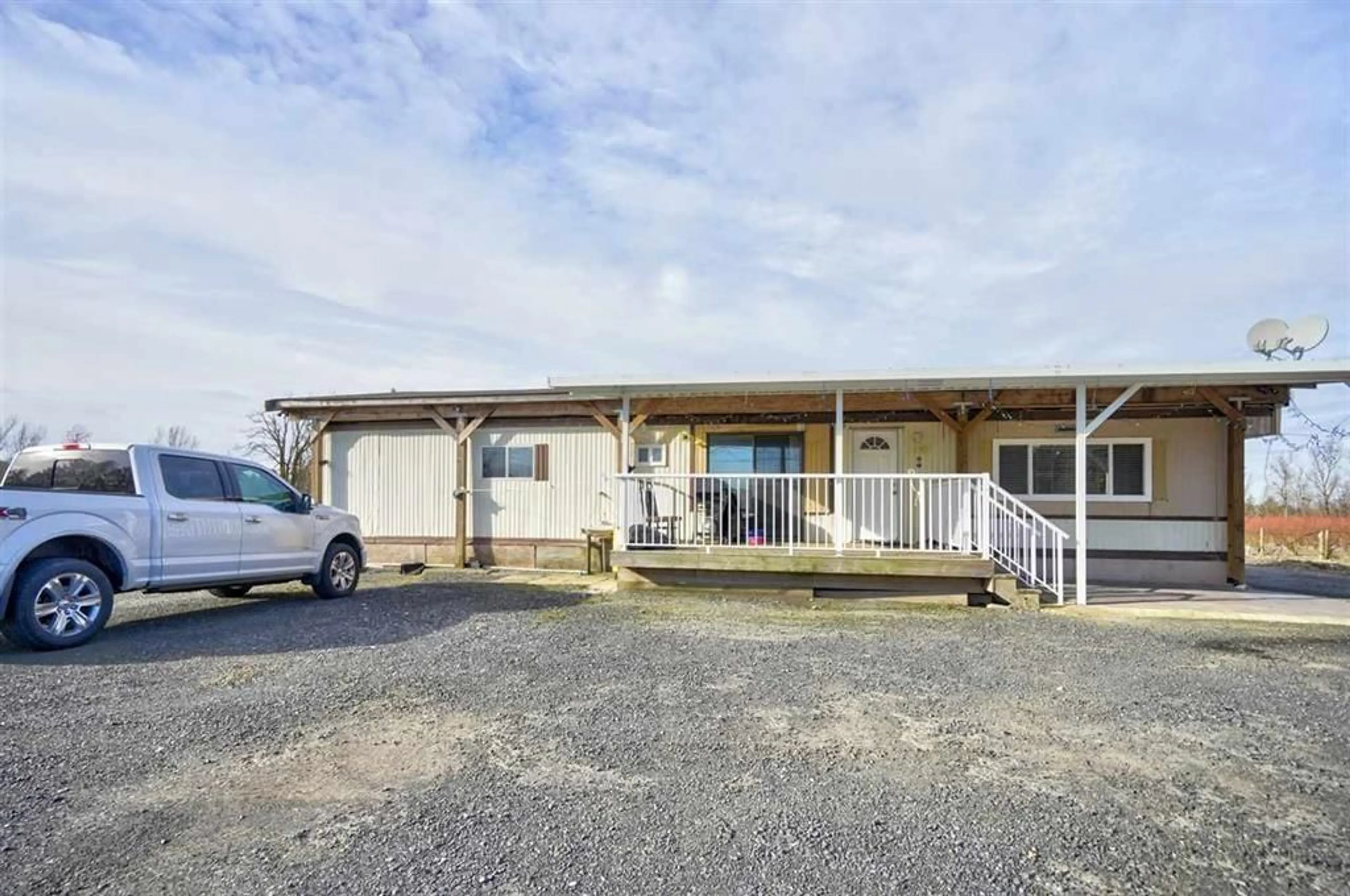 A pic from outside/outdoor area/front of a property/back of a property/a pic from drone, unknown for 4281 BRADNER, Abbotsford British Columbia V4X1S9