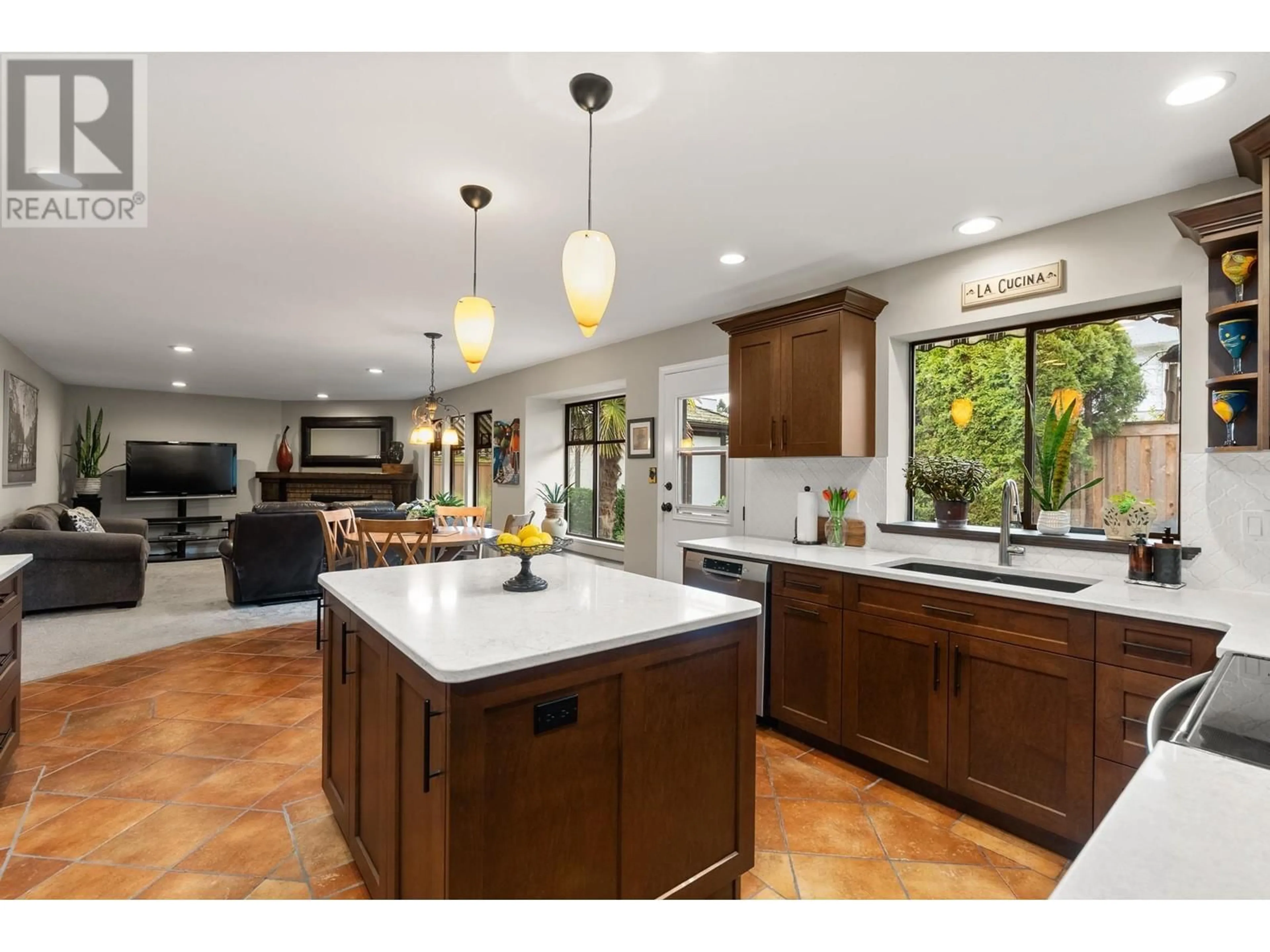 Open concept kitchen, ceramic/tile floor for 5676 GREEN PLACE, Delta British Columbia V4K4M8