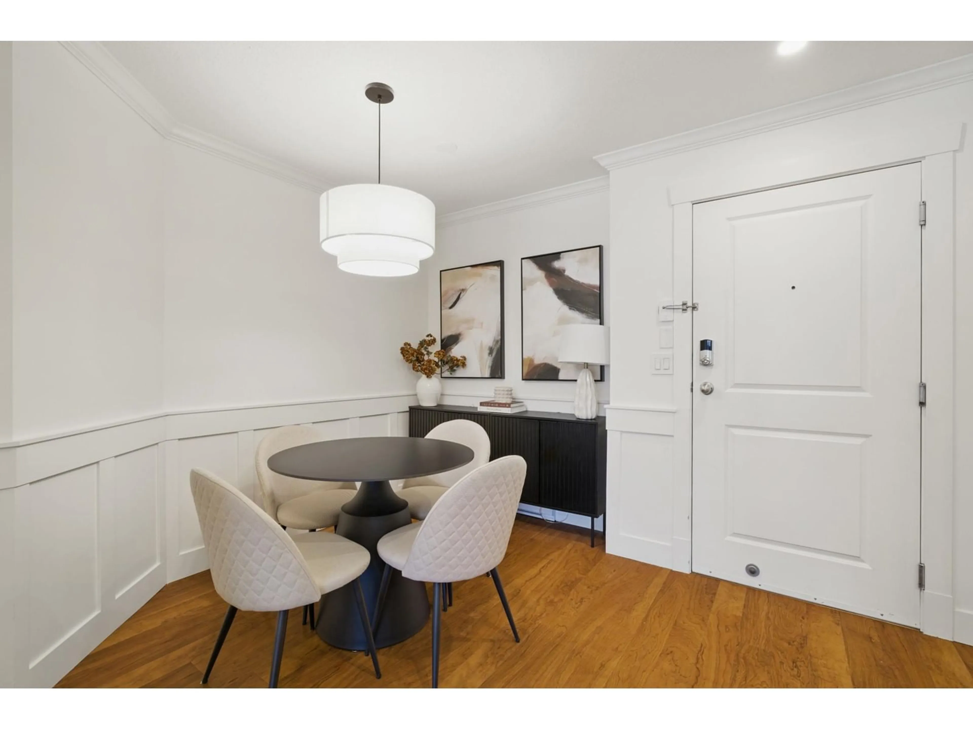 Dining room, wood/laminate floor for 206 - 33255 OLD YALE, Abbotsford British Columbia V2S8R2