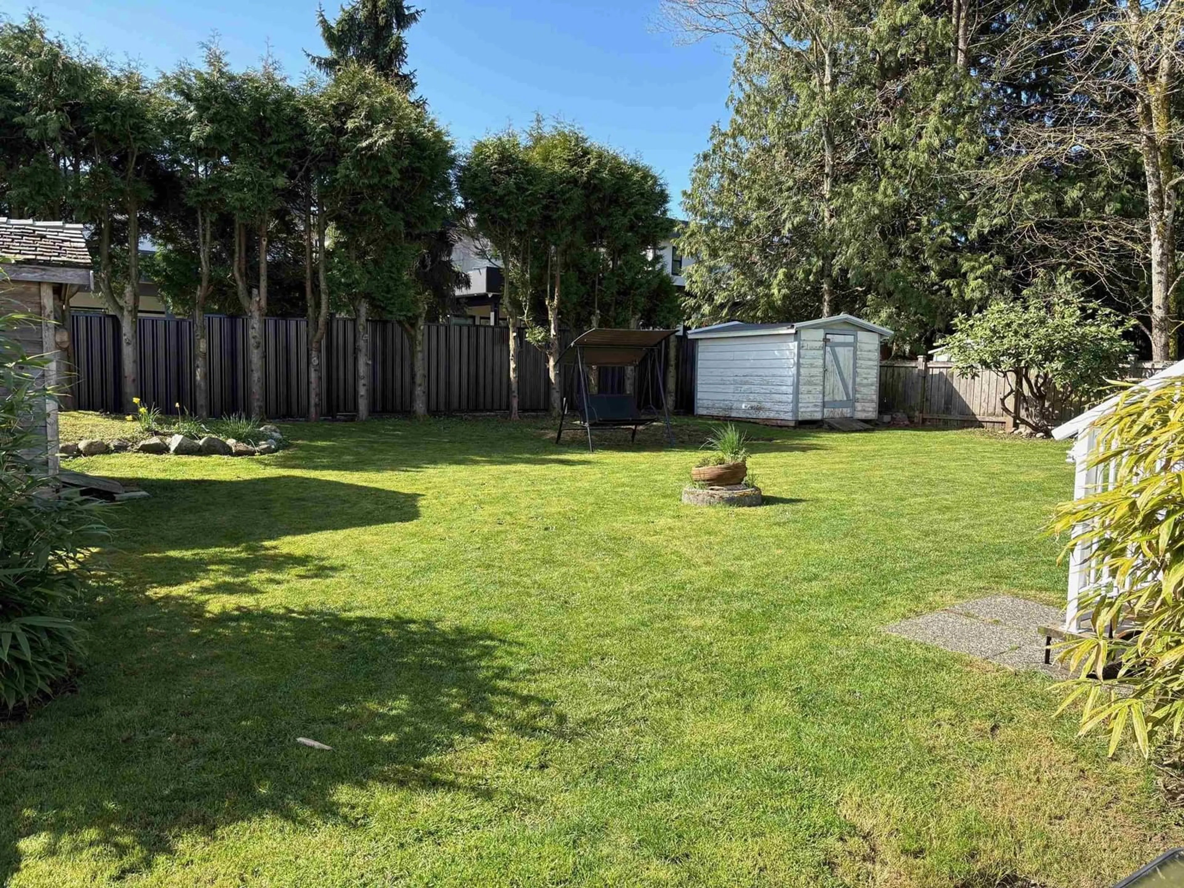 Unknown for 15568 THRIFT, White Rock British Columbia V4B2L9