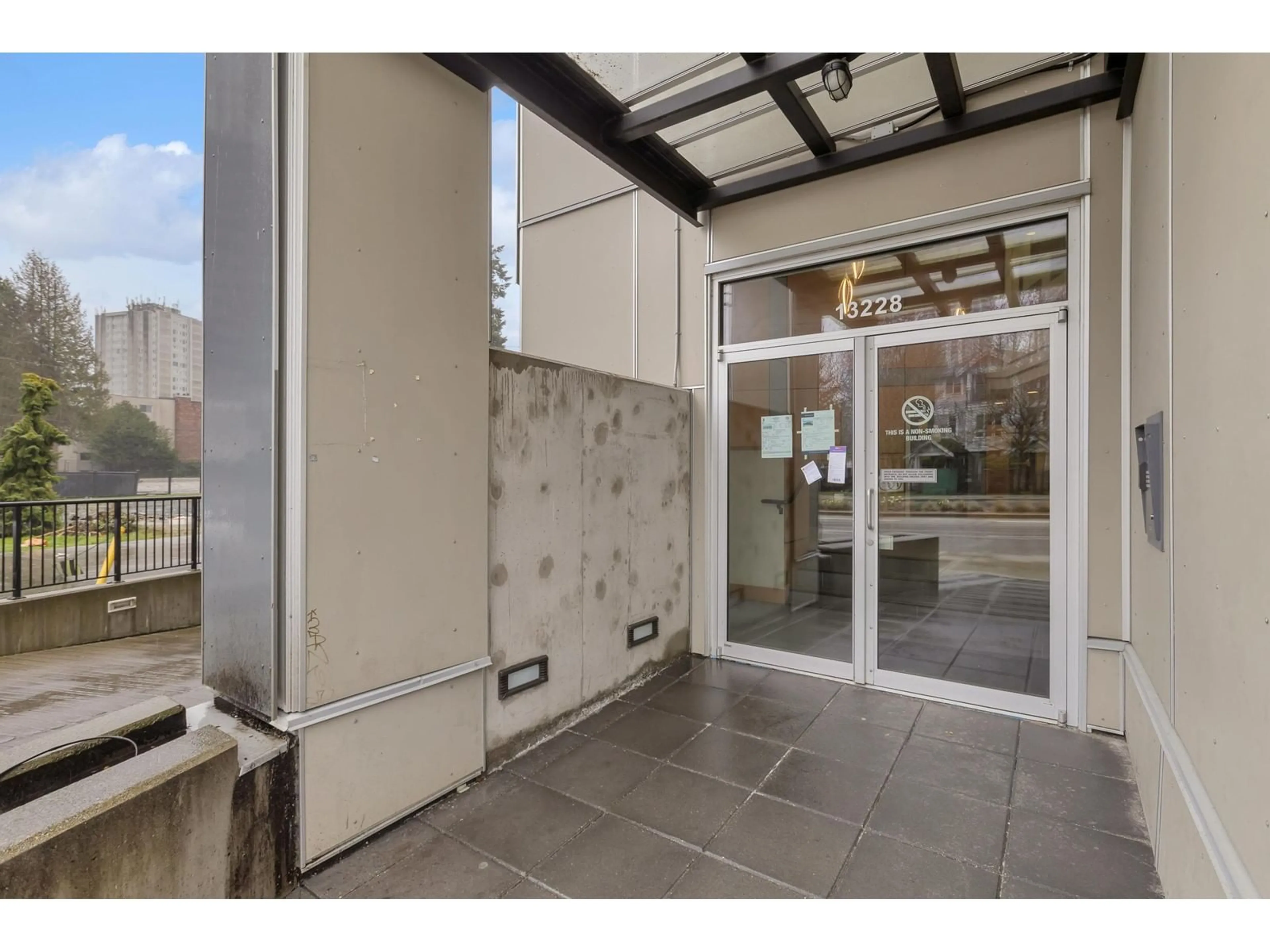 Indoor foyer for 420 - 13228 OLD YALE, Surrey British Columbia V3T0K3