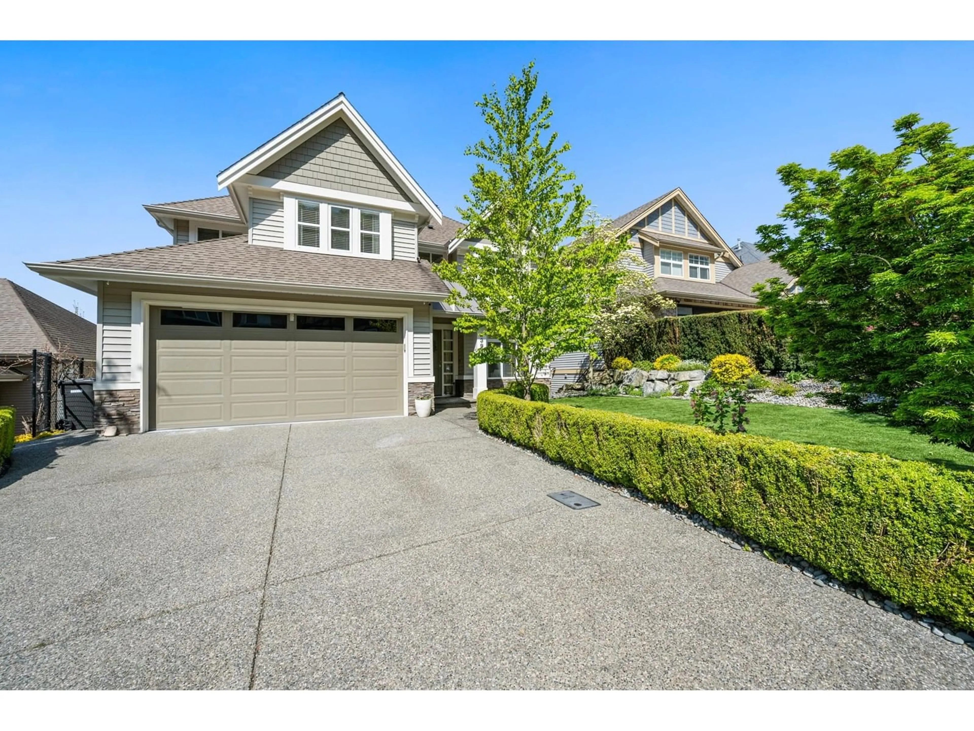 Home with vinyl exterior material, street for 3395 APPLEWOOD, Abbotsford British Columbia V3G3E1