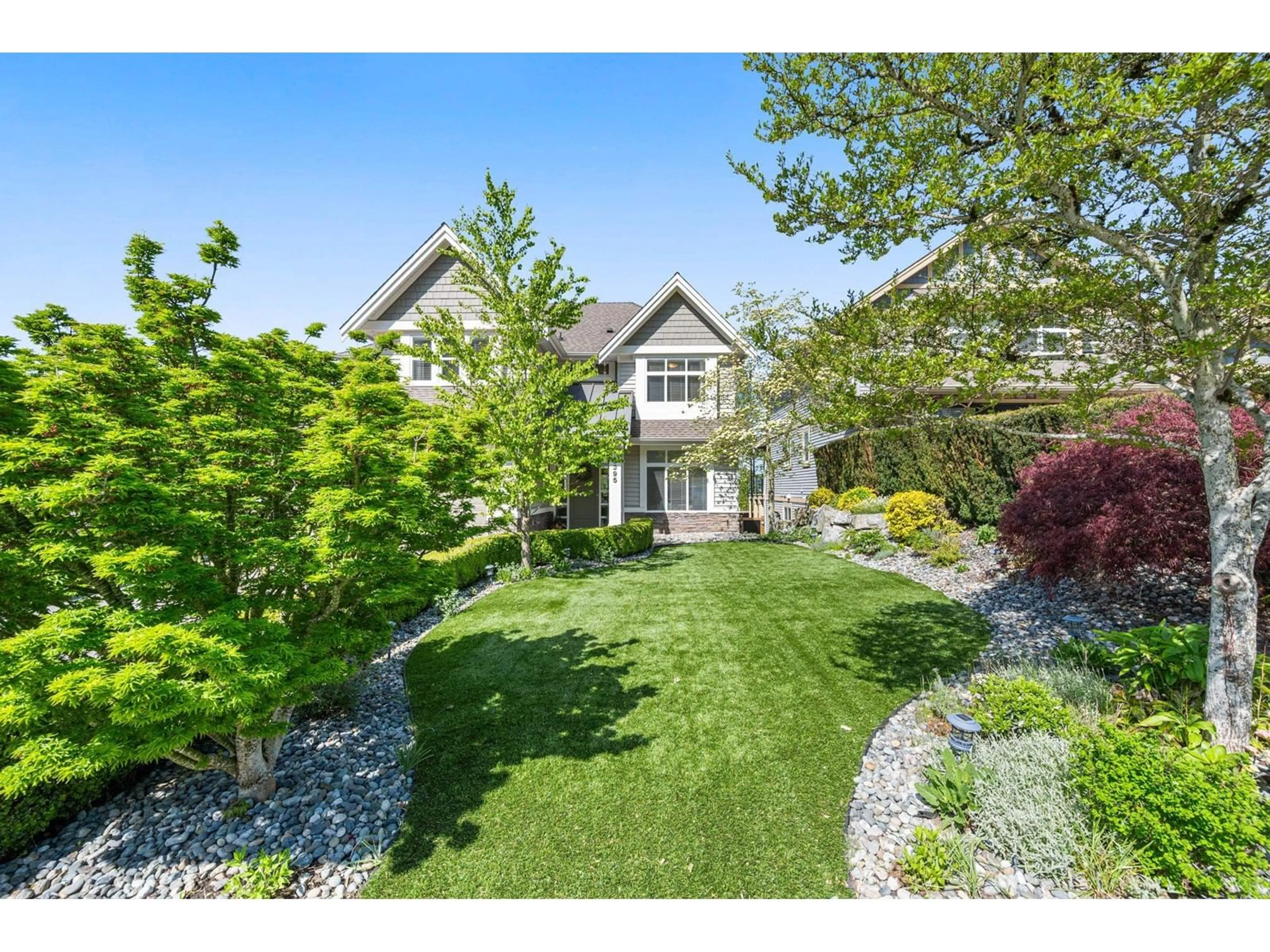 A pic from outside/outdoor area/front of a property/back of a property/a pic from drone, street for 3395 APPLEWOOD, Abbotsford British Columbia V3G3E1