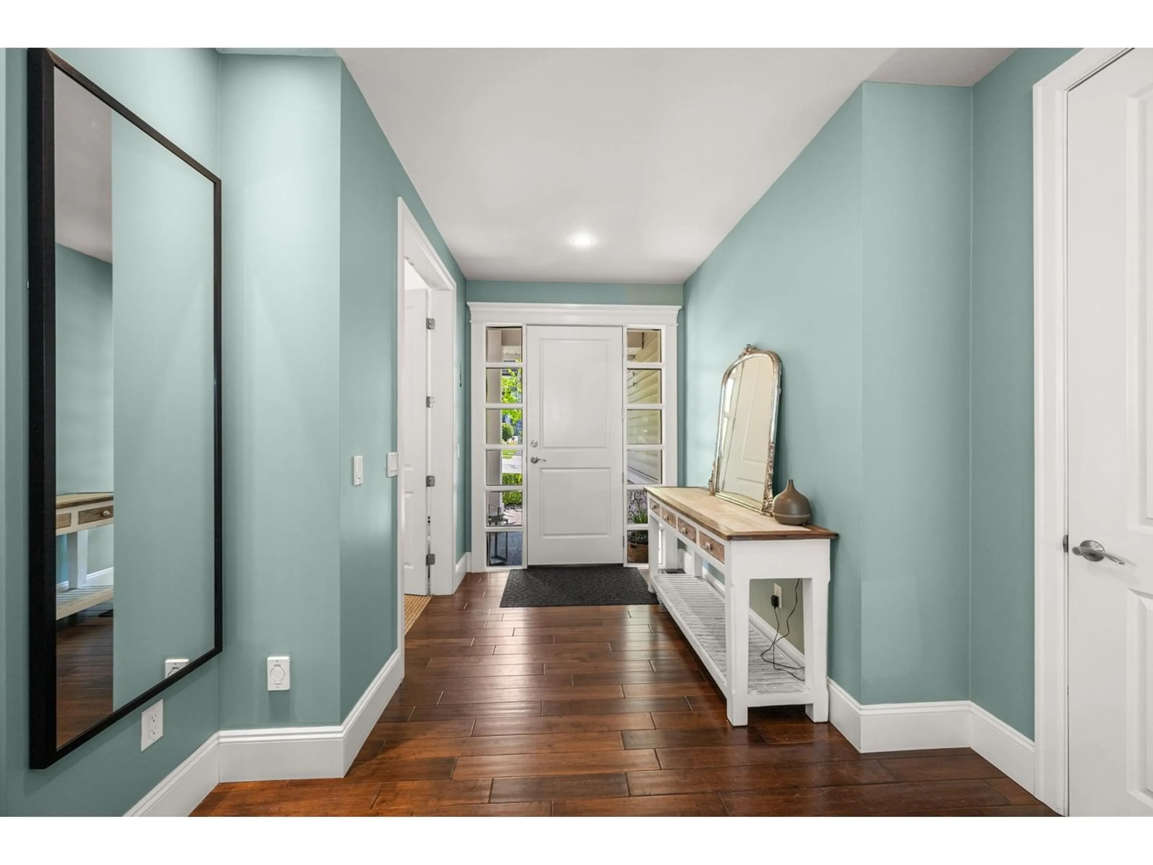 Indoor entryway for 3395 APPLEWOOD, Abbotsford British Columbia V3G3E1