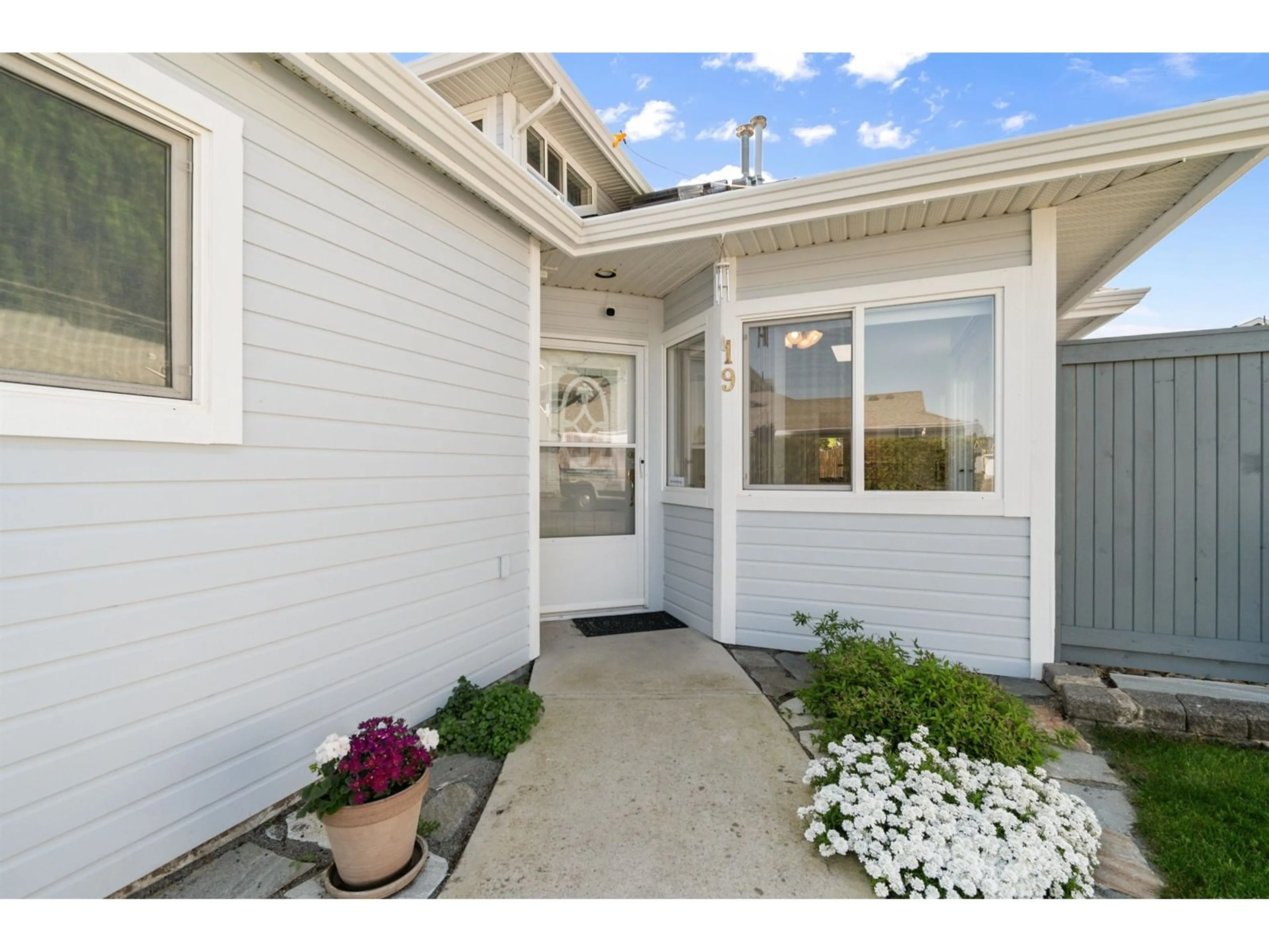 Indoor entryway for 19 - 730 MCCOMBS DRIVE, Harrison Hot Springs British Columbia V0M1K0