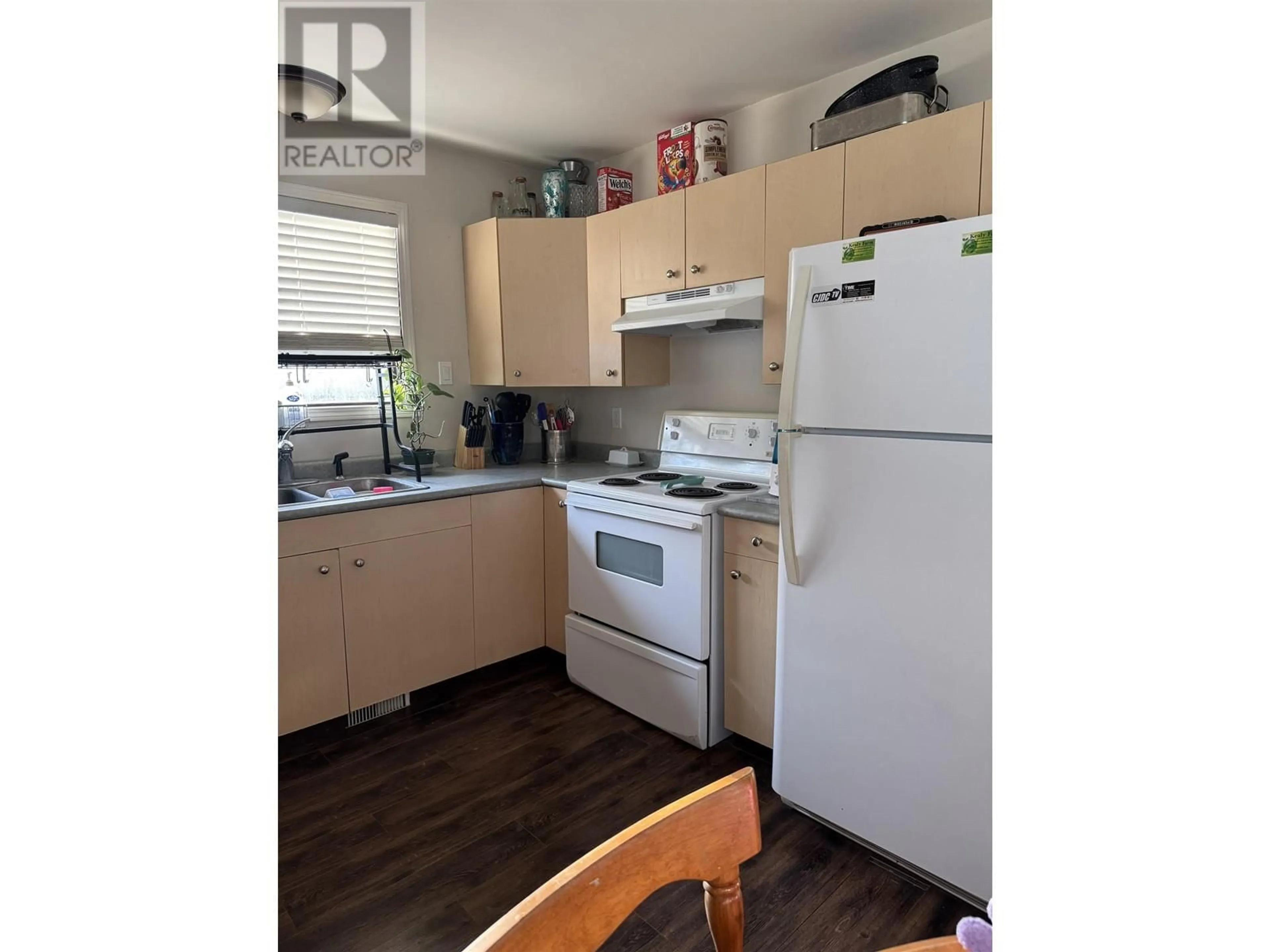 Standard kitchen, wood/laminate floor for 14651 COFFEE CREEK SUBDIV, Charlie Lake British Columbia V0C1H0