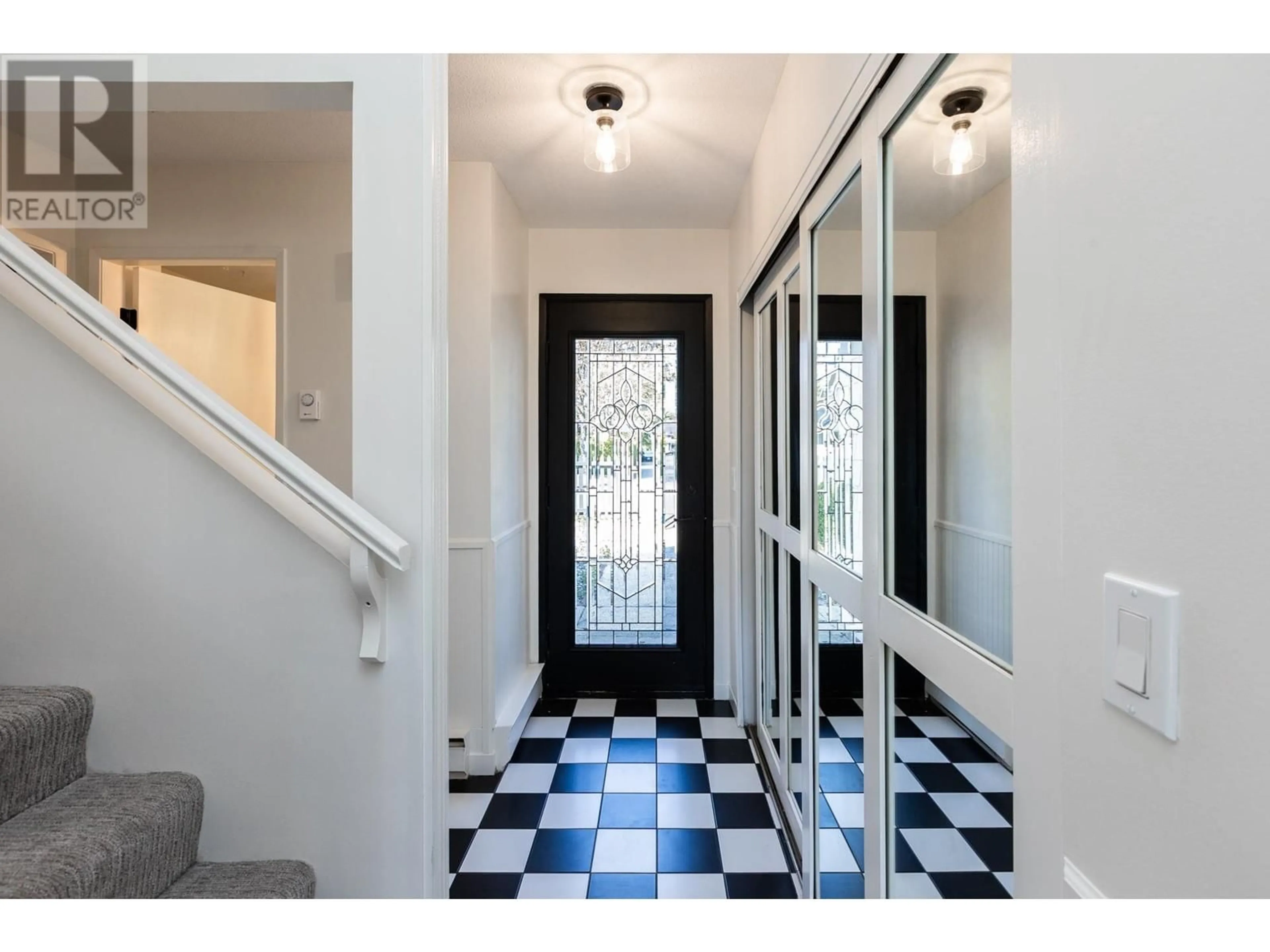 Indoor entryway for 3780 SHUSWAP AVENUE, Richmond British Columbia V7E3T3