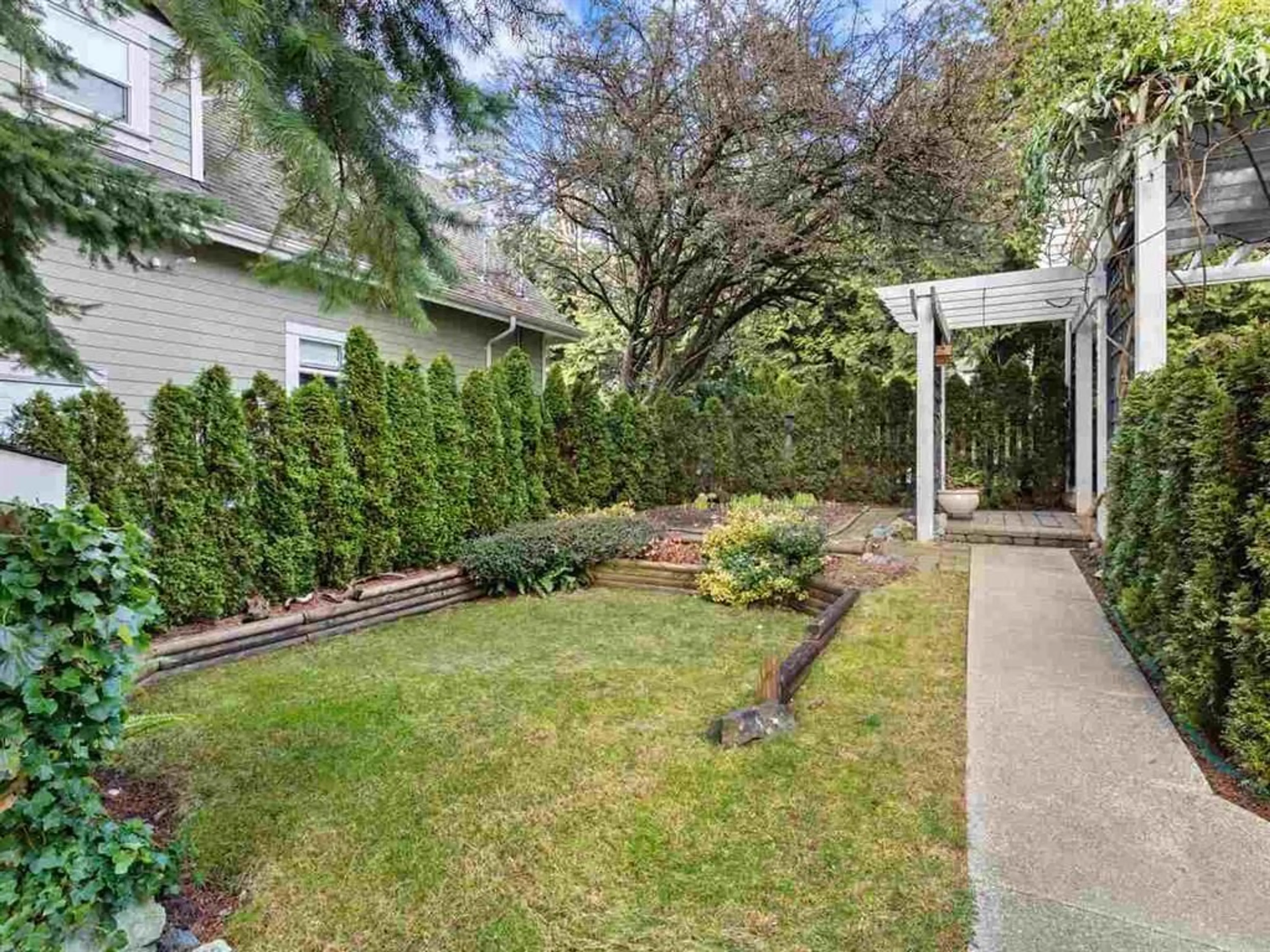 Patio, street for 13474 16, Surrey British Columbia V4A1P5